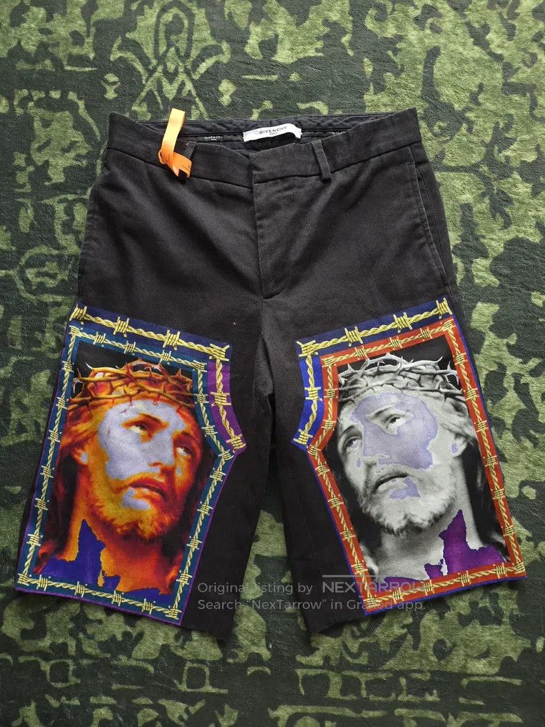 Givenchy Givenchy Black Character Shorts Size US 30 / EU 46 - 1 Thumbnail