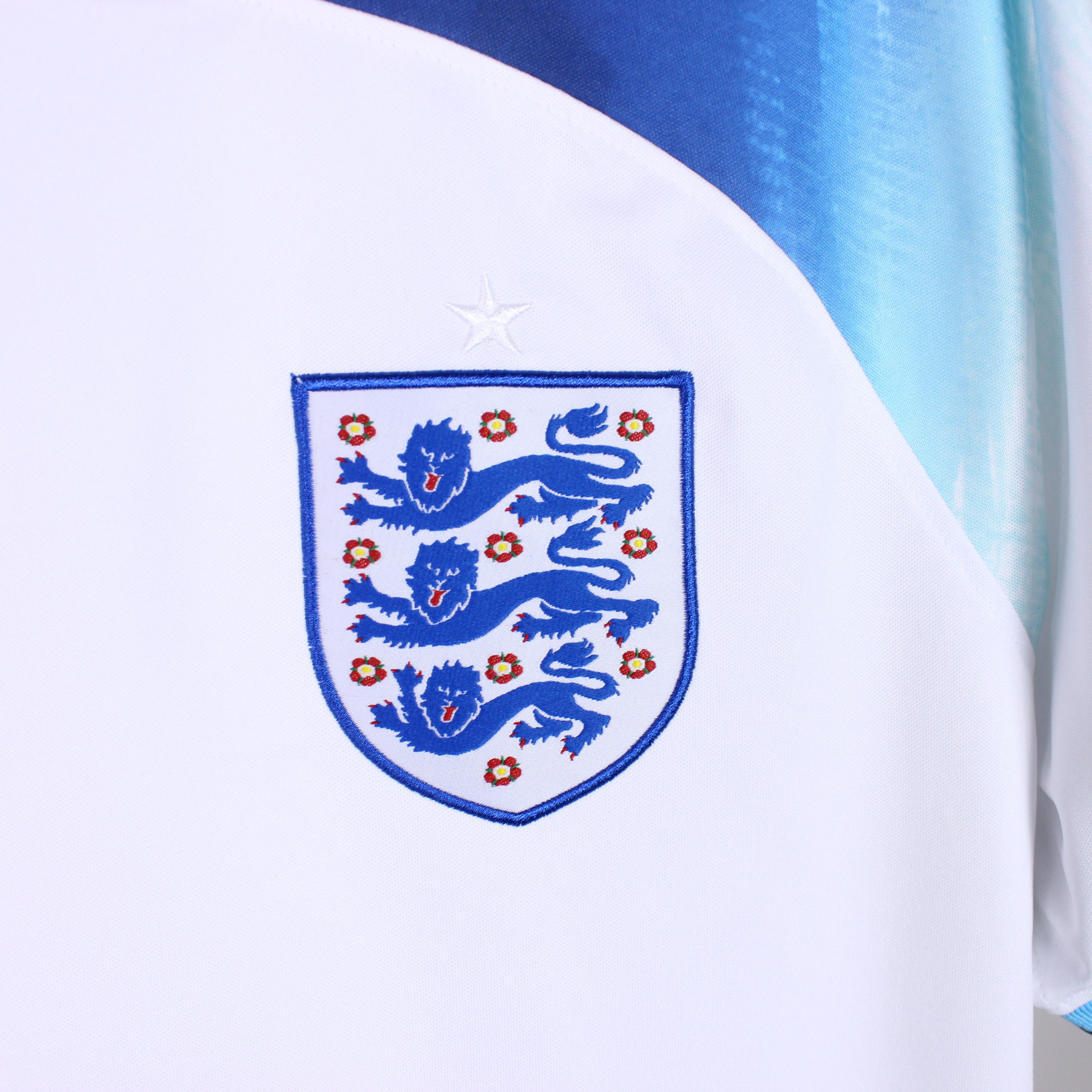 Nike Nike England Home Jersey 2022/2023 Men Football Shirt Size US L / EU 52-54 / 3 - 3 Thumbnail