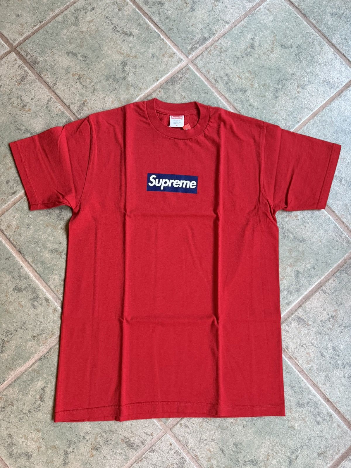 Supreme 2005 Purple on Red box logo tee Size US M / EU 48-50 / 2 - 1 Thumbnail