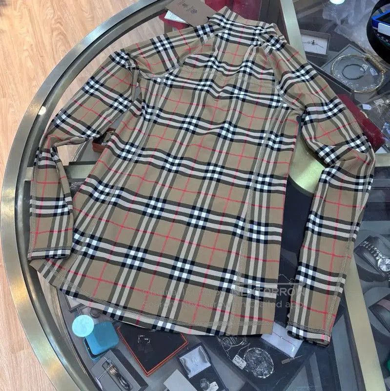 Burberry Burberry XS Camel Long Sleeve Sweatshirt. Size XS / US 0-2 / IT 36-38 - 4 Thumbnail