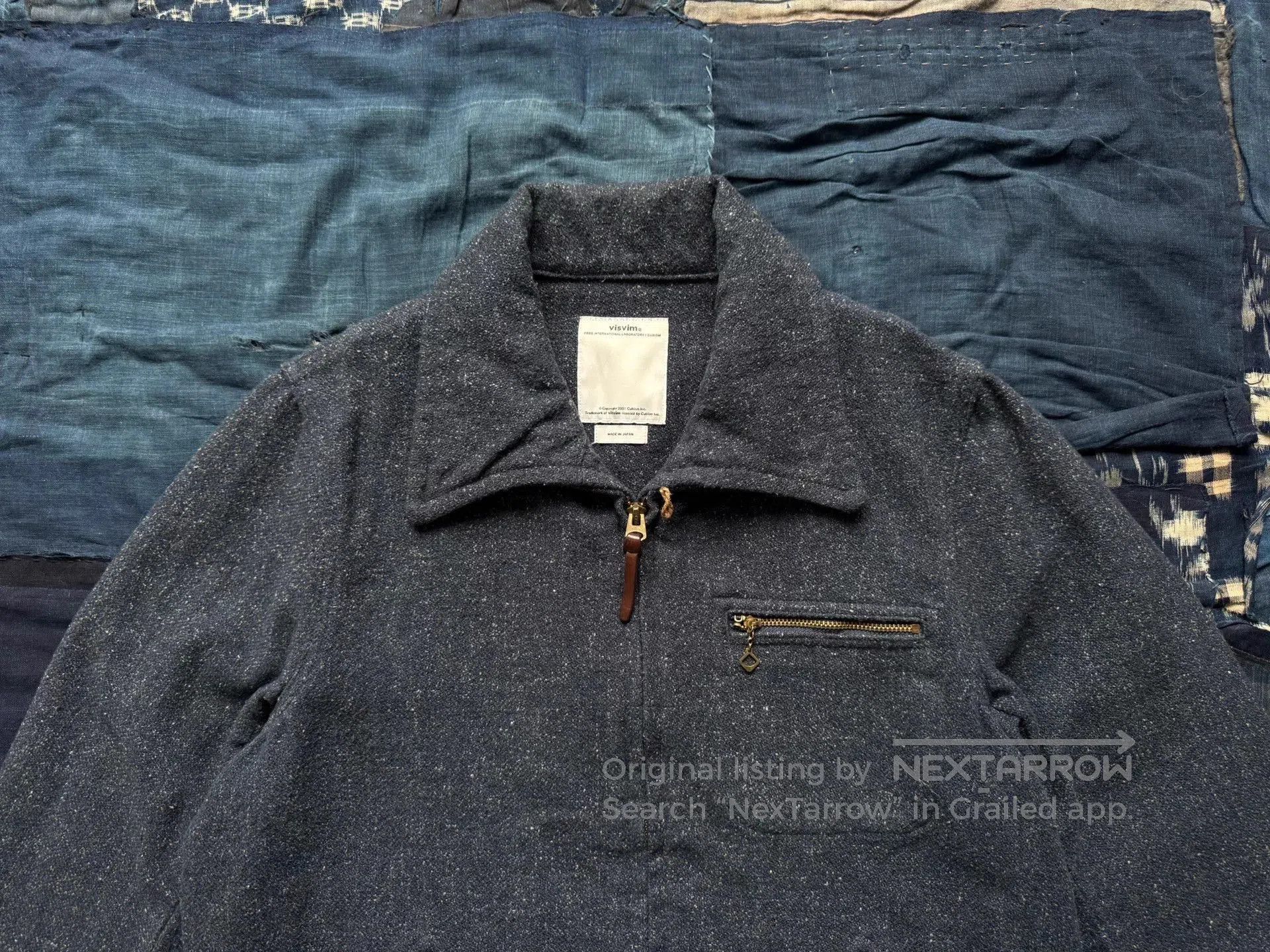 Gray Collared Zip-Up Jacket with Leather Trim - Size L.