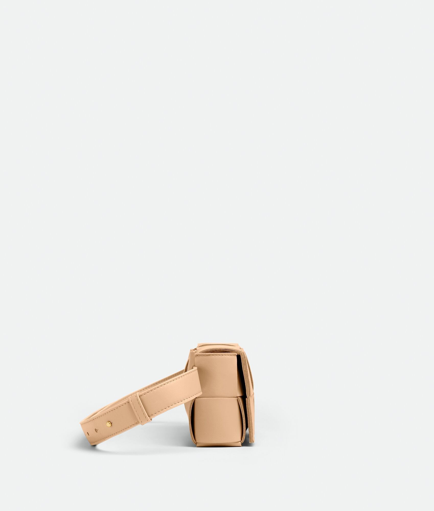 Bottega Veneta o1n1vont0225 Size: OS / Cassette Belt Bag in Beige Size ONE SIZE - 3 Thumbnail