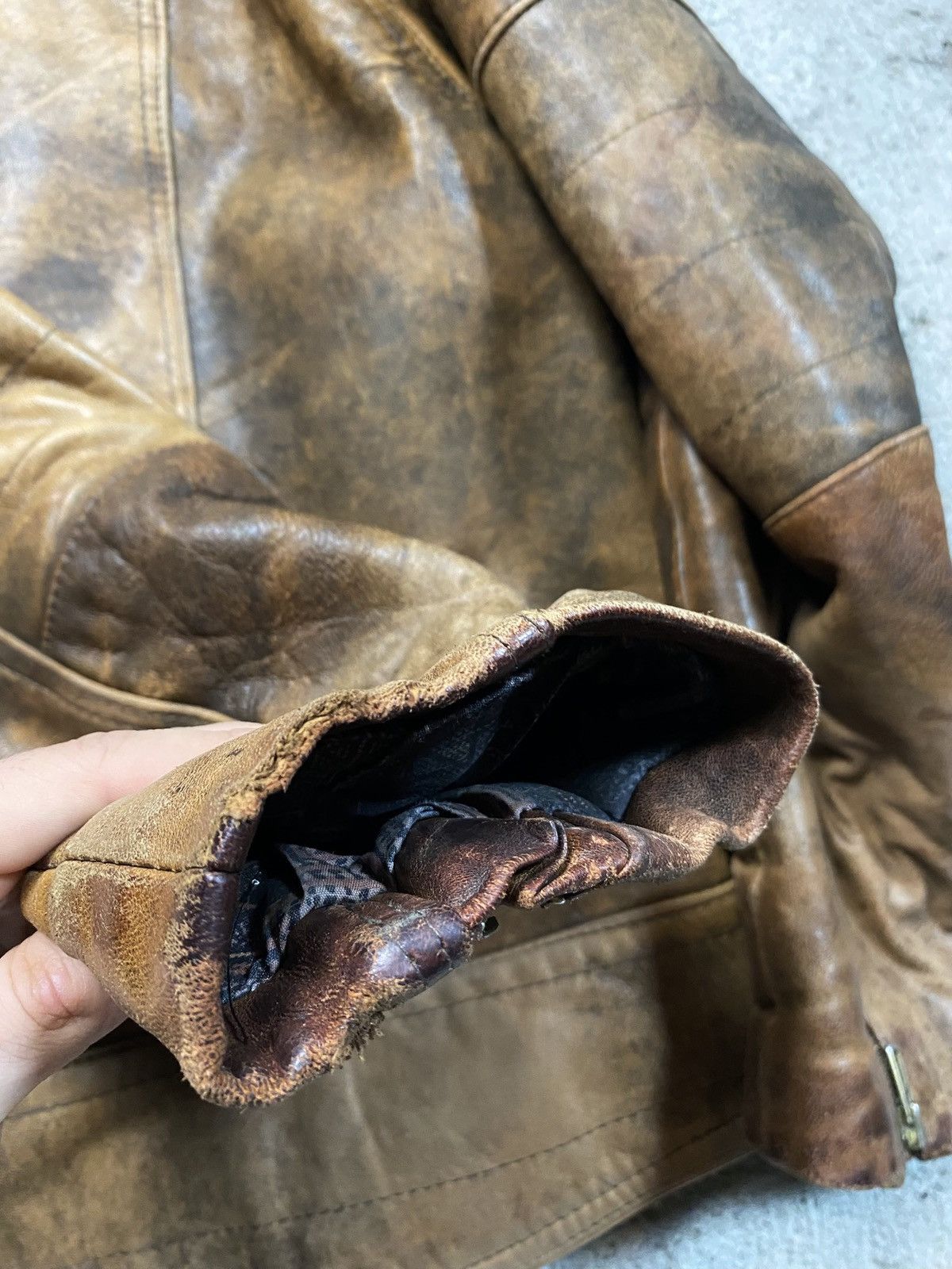 Vintage Vintage leather jacket bomber chevignon 90s USA distressed Size US XL / EU 56 / 4 - 15 Thumbnail