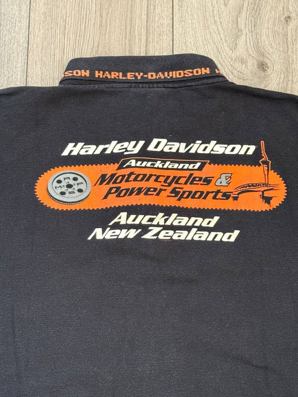 Harley Davidson × Vintage Vintage Polo HARLEY DAVIDSON AUCKLAND NEW ZEALAND XL Size US XL / EU 56 / 4 - 9 Thumbnail