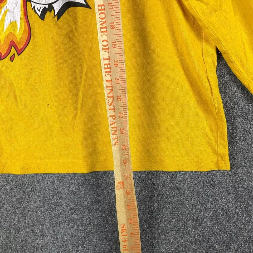 Forever 21 Flamin Hot Cheetos Shirt Men's M Crew Neck Distressed Size US M / EU 48-50 / 2 - 7 Thumbnail