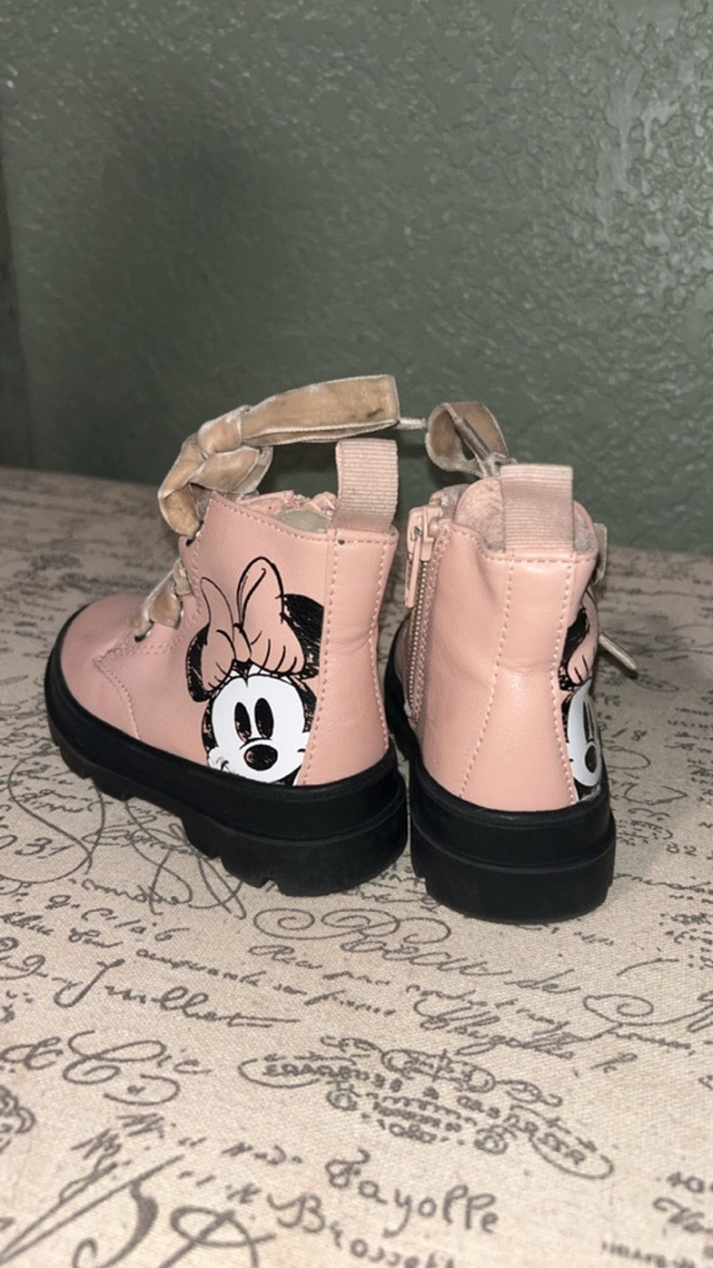H&M Baby H&M Minnie Mouse Boots 4.5 Pink Black Size US 5 / IT 35 - 2 Thumbnail