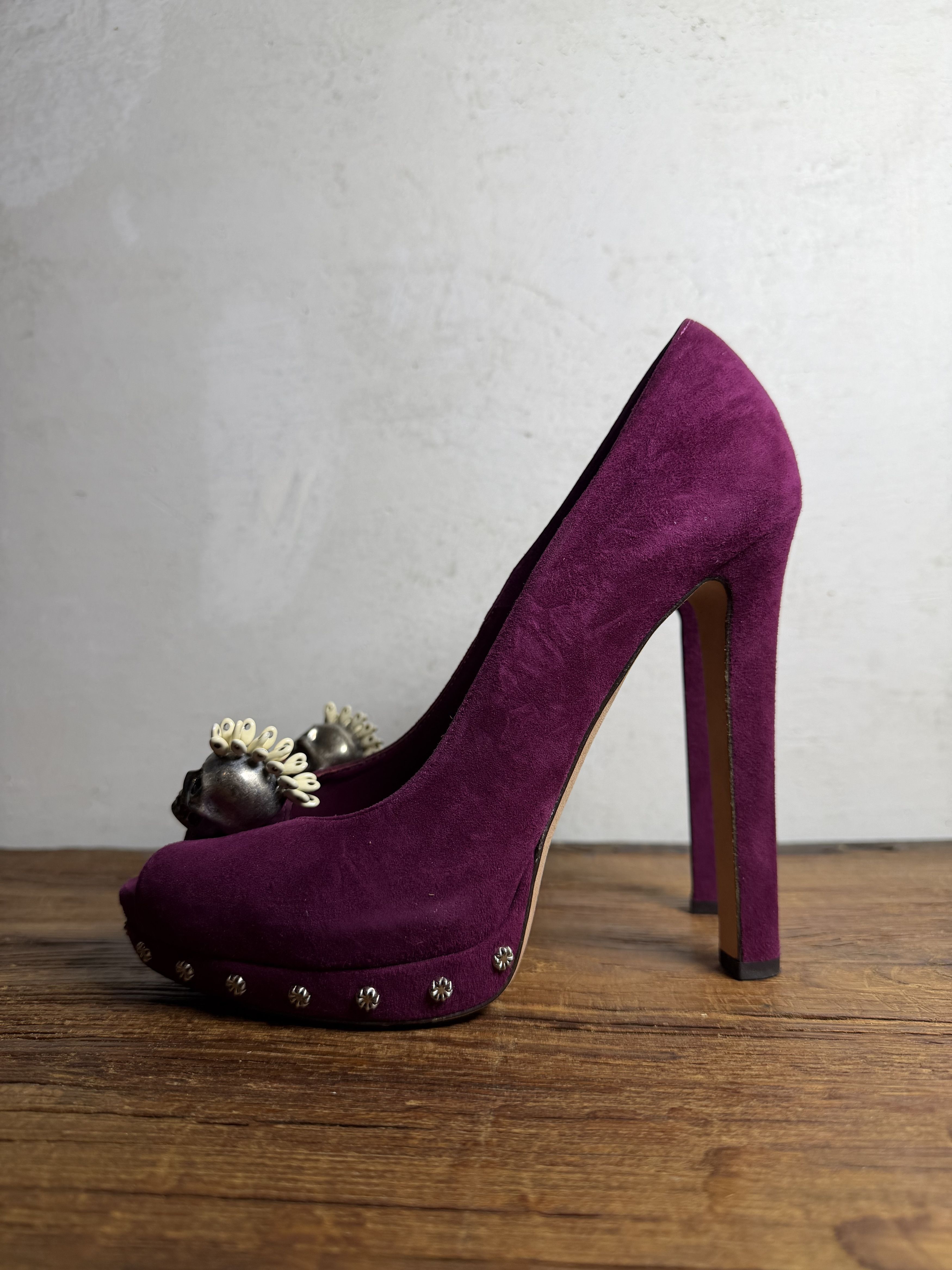 Alexander McQueen Alexander McQueen Purple Suede Embellished Skull Pumps Size US 10 / IT 40 - 2 Thumbnail