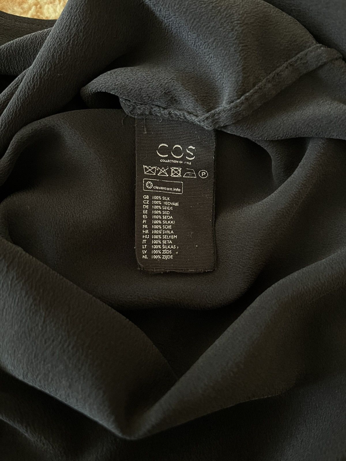 Cos COS Silk Shortsleeve Shirt With Buttons Size US M / EU 48-50 / 2 - 4 Thumbnail