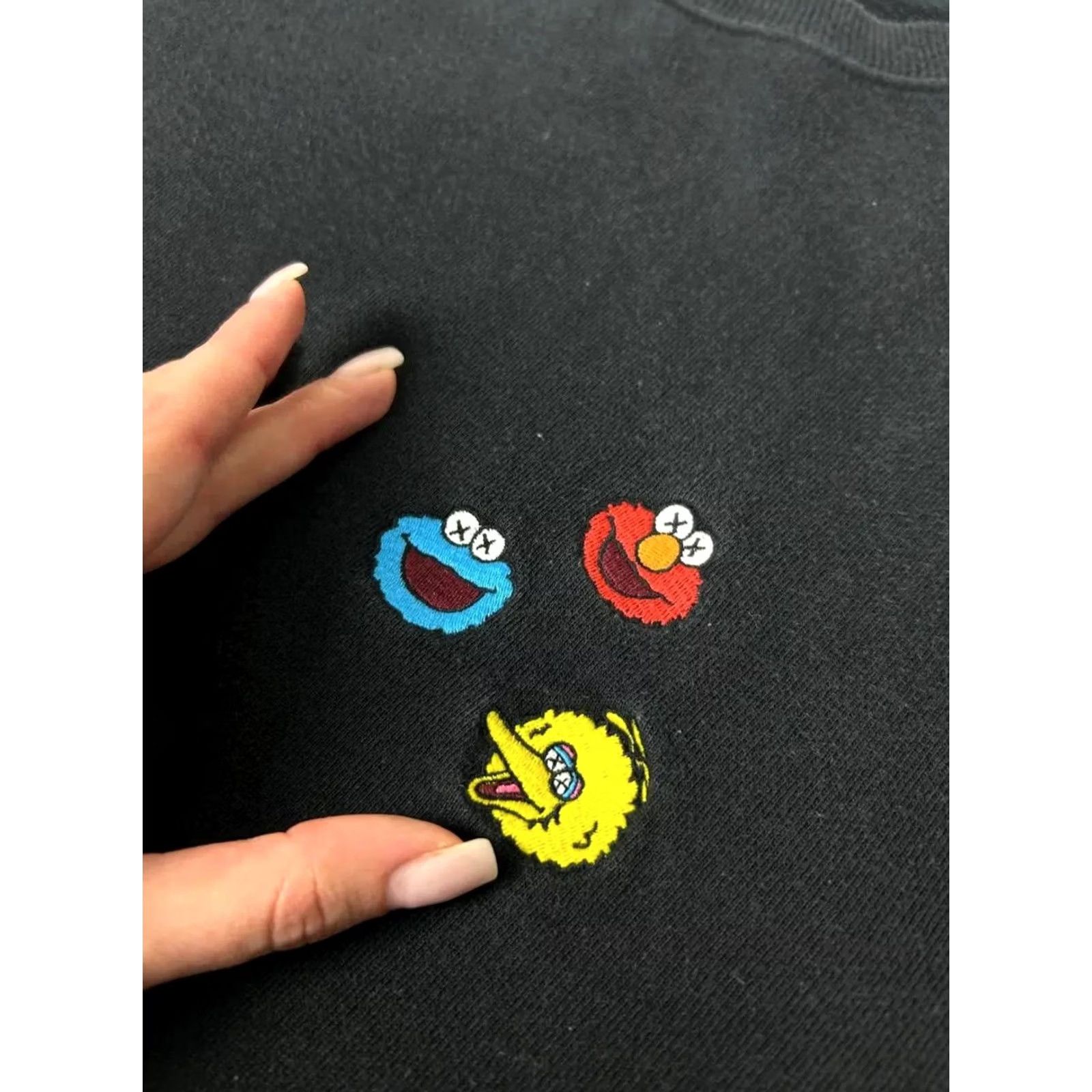 Uniqlo Uniqlo Sweatshirt Kaws Sesame Street Sweatshirt Men SZ L black Size US L / EU 52-54 / 3 - 3 Thumbnail