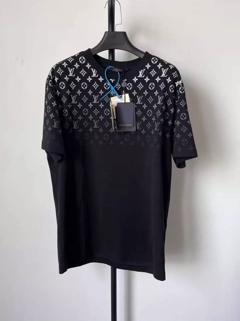 Louis Vuitton Louis Vuitton Gradient Logo Short Sleeve T-Shirt - dmc Size US L / EU 52-54 / 3 - 1 Thumbnail