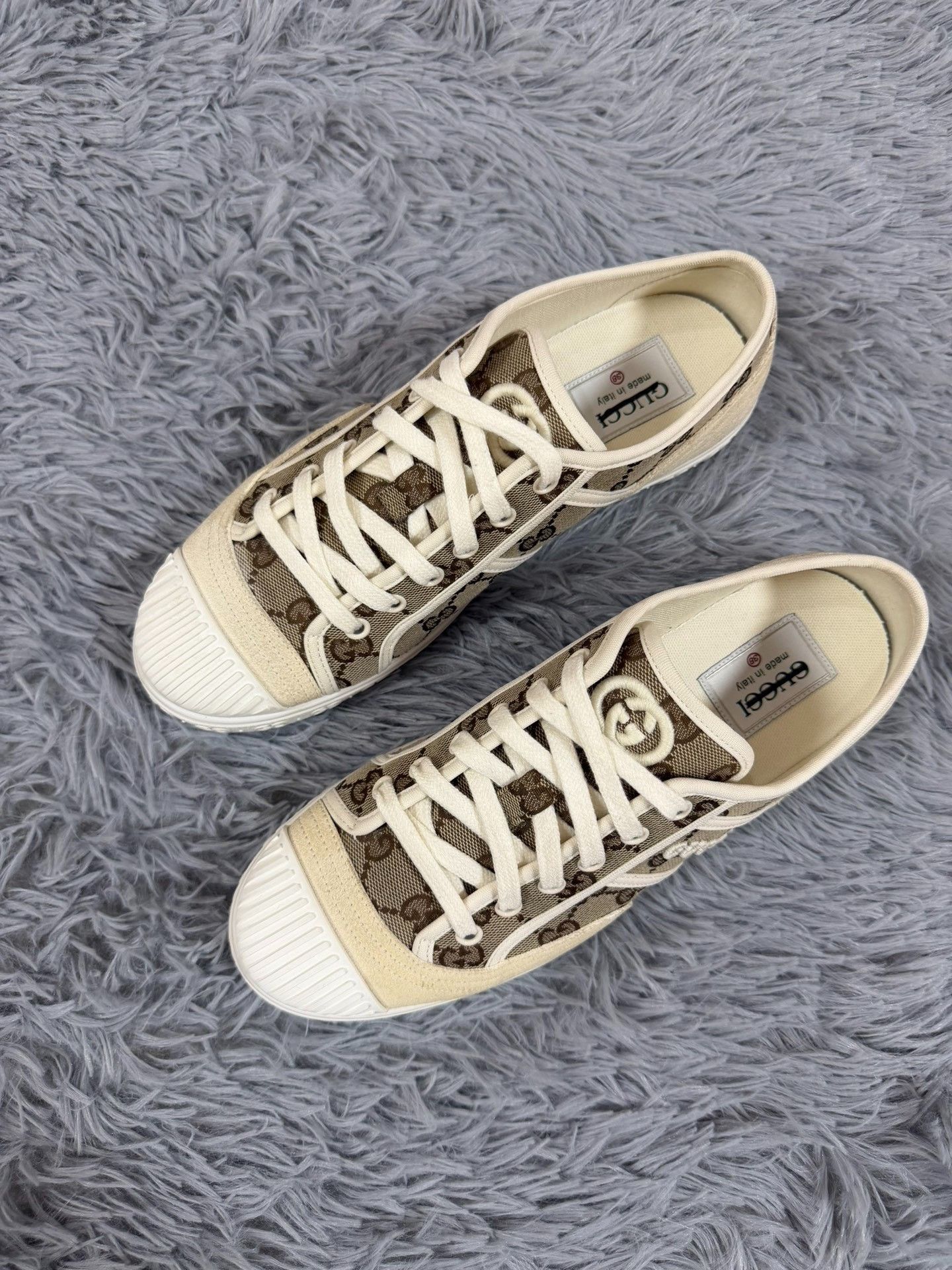 Gucci Gucci Casual Lowtop Sneakers us_8 Women Size US 8 / IT 38 - 1 Thumbnail
