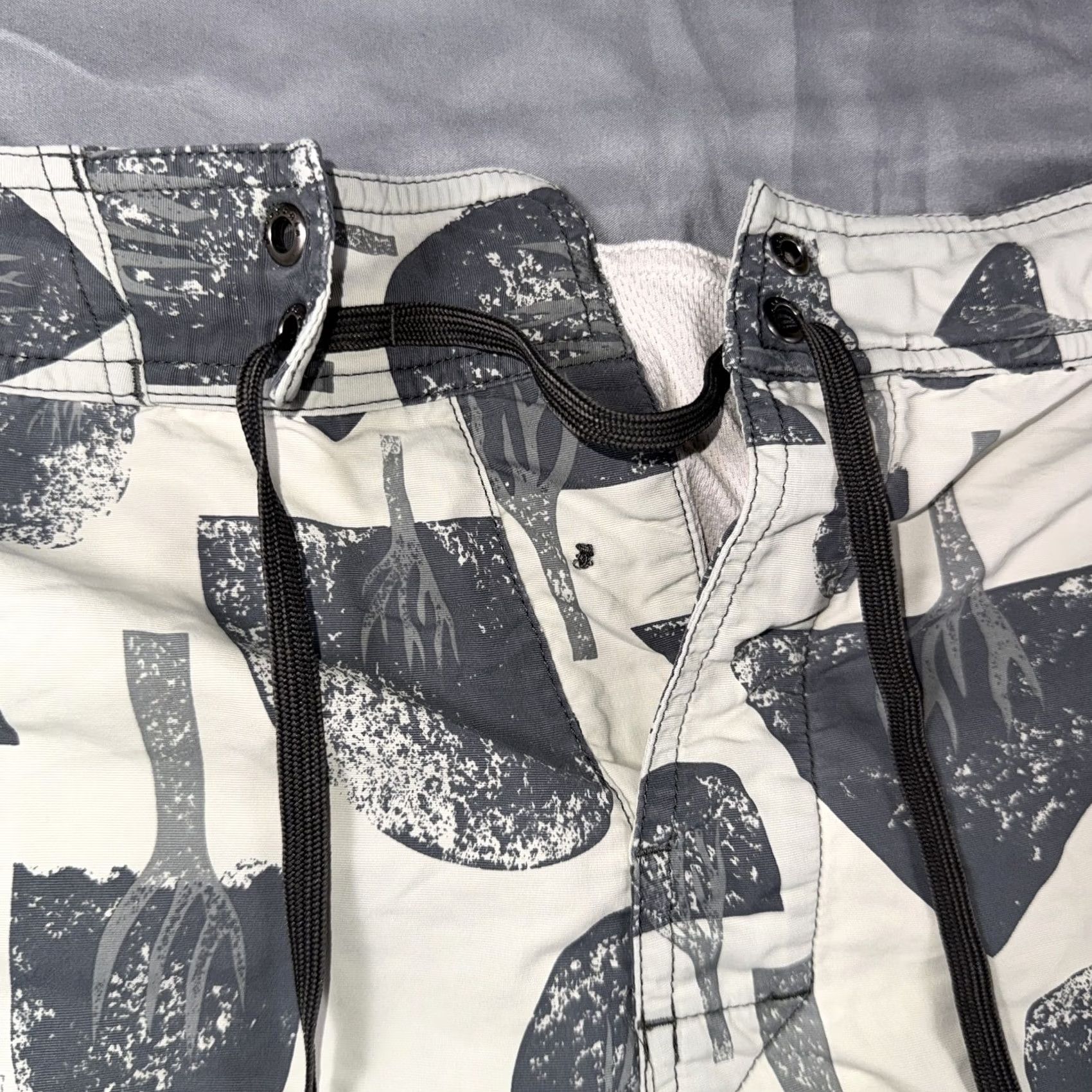 Patagonia Patagonia Board Shorts Mens 38 White Gray Graphic Swim Trunks Pockets Drawstring Size US 38 / EU 54 - 4 Thumbnail