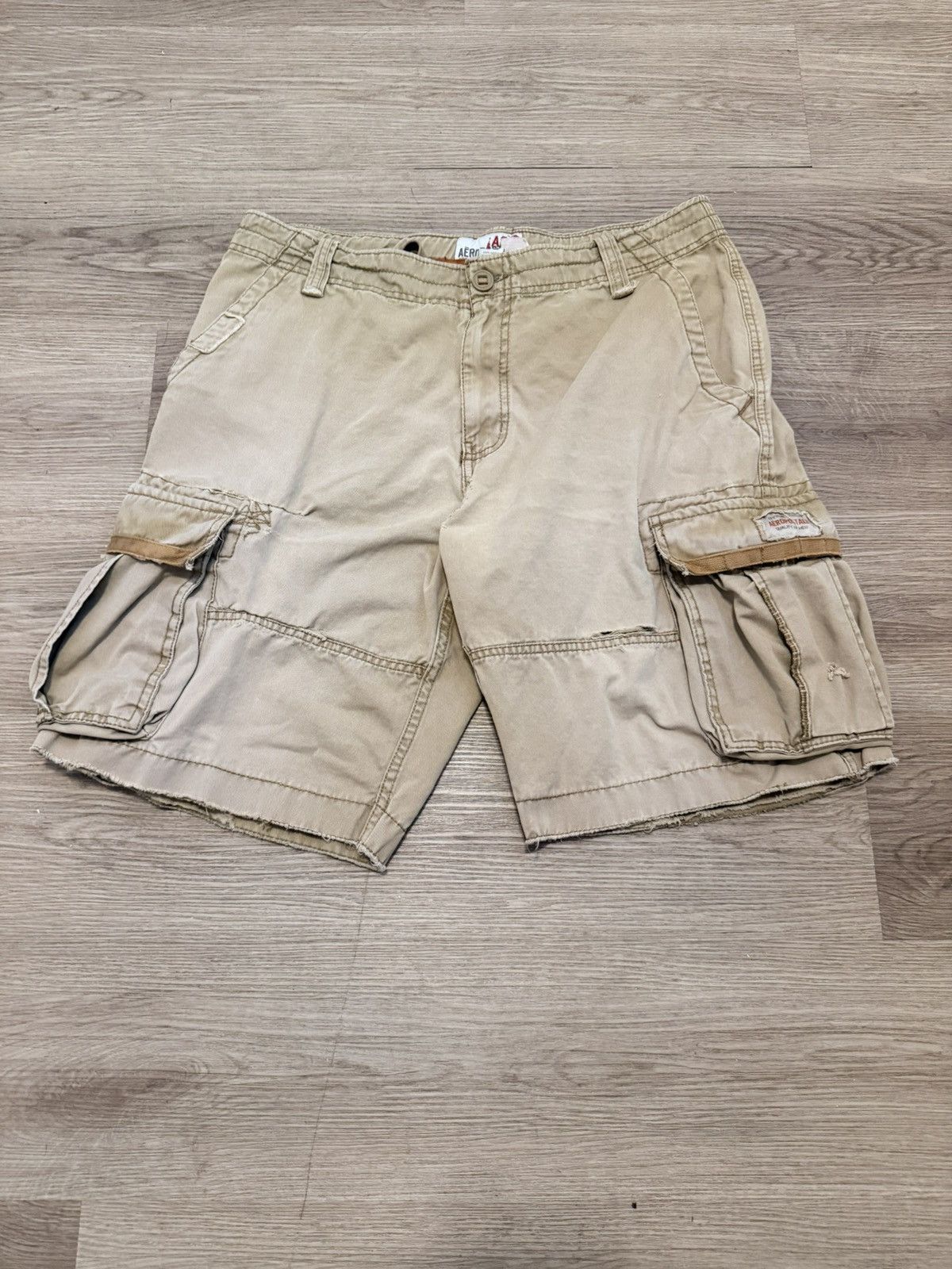 Aeropostale Y2K khaki Aeropostale cargo shorts Size US 36 / EU 52 - 1 Thumbnail