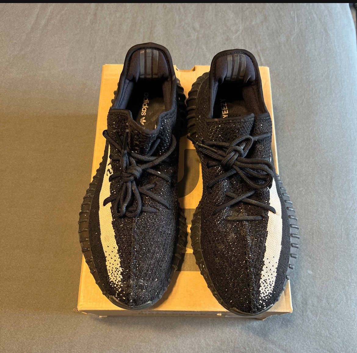 Adidas × Kanye West Adidas Yeezy Boost 350 V2 Oreo Size 11 BY1604 Size US 11 / EU 44 - 3 Thumbnail