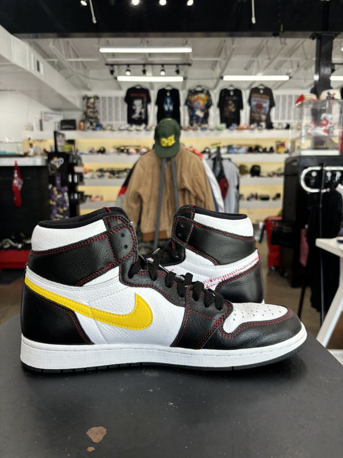 Jordan Brand Jordan 1 Defiant White Black Gym Red Sz. 11.5 Size US 11.5 / EU 44-45 - 3 Thumbnail