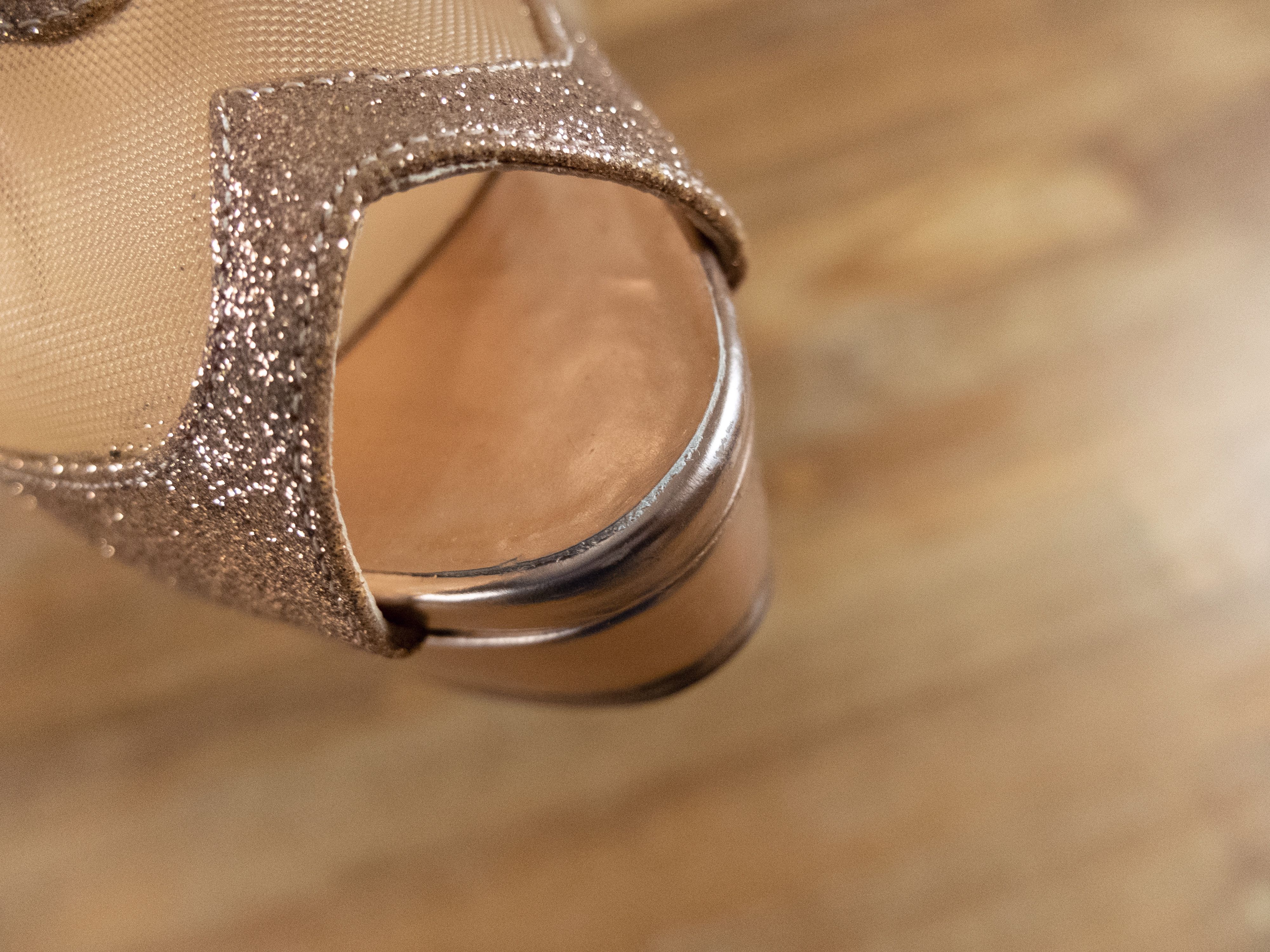 Christian Louboutin CHRISTIAN LOUBOUTIN Farfamesh gold poudre glitter sandals 10 Size US 10 / IT 40 - 5 Thumbnail