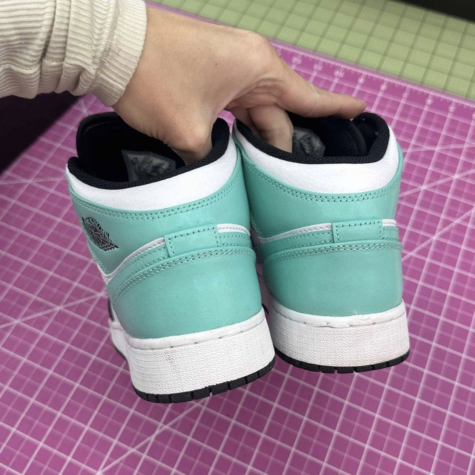 Jordan Brand Air Jordan 1 Mid GS 5.5Y Tropical Twist Igloo Mint White Size US 5.5 / EU 38 - 4 Thumbnail