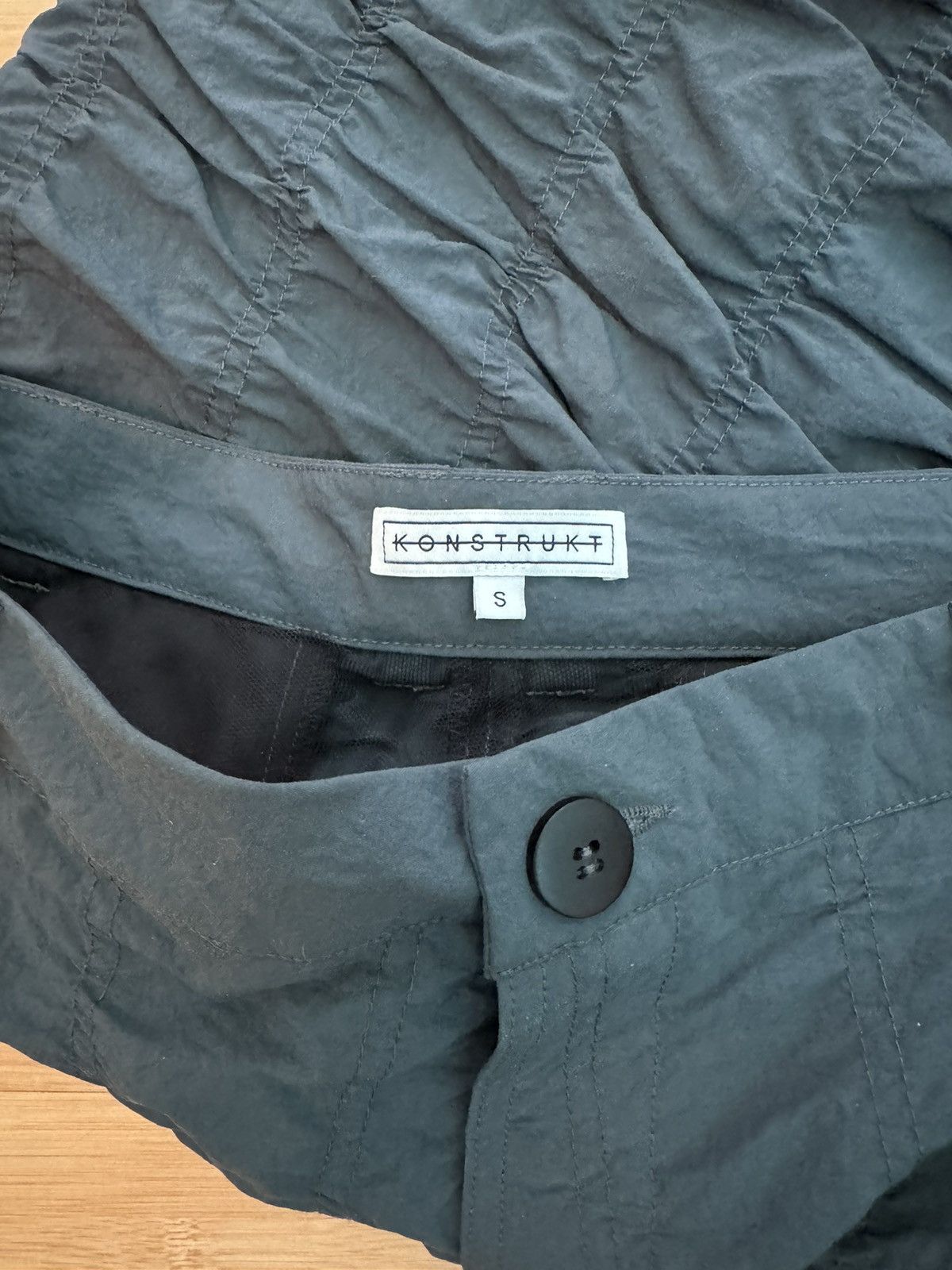 Designer Konstrukt Shrunken Seam Nylon Track Pants Size US 28 / EU 44 - 3 Thumbnail