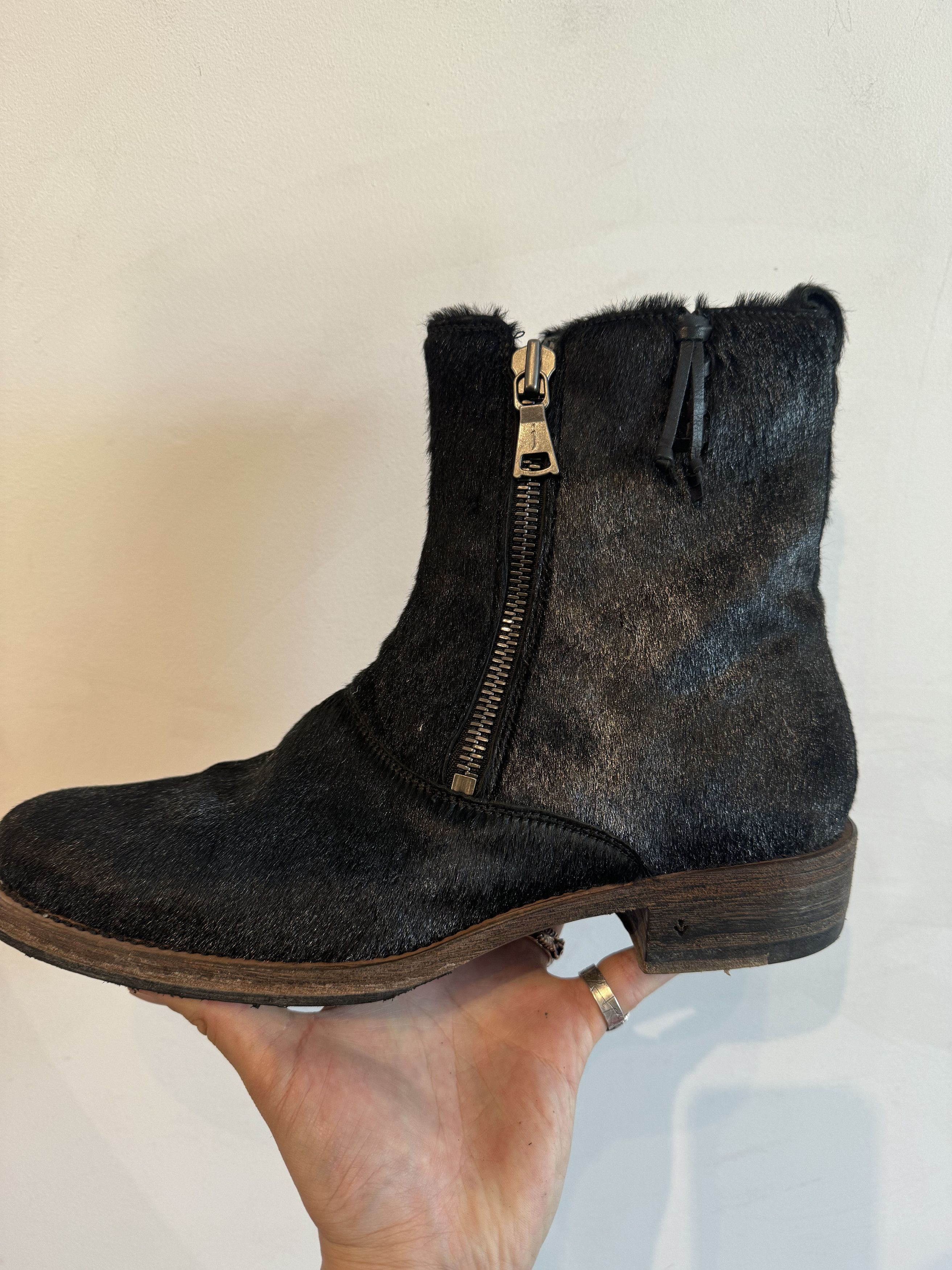 John Varvatos John Varvatos Collection Parisian Ponyhair Boots US 9 Size US 9 / EU 42 - 2 Thumbnail