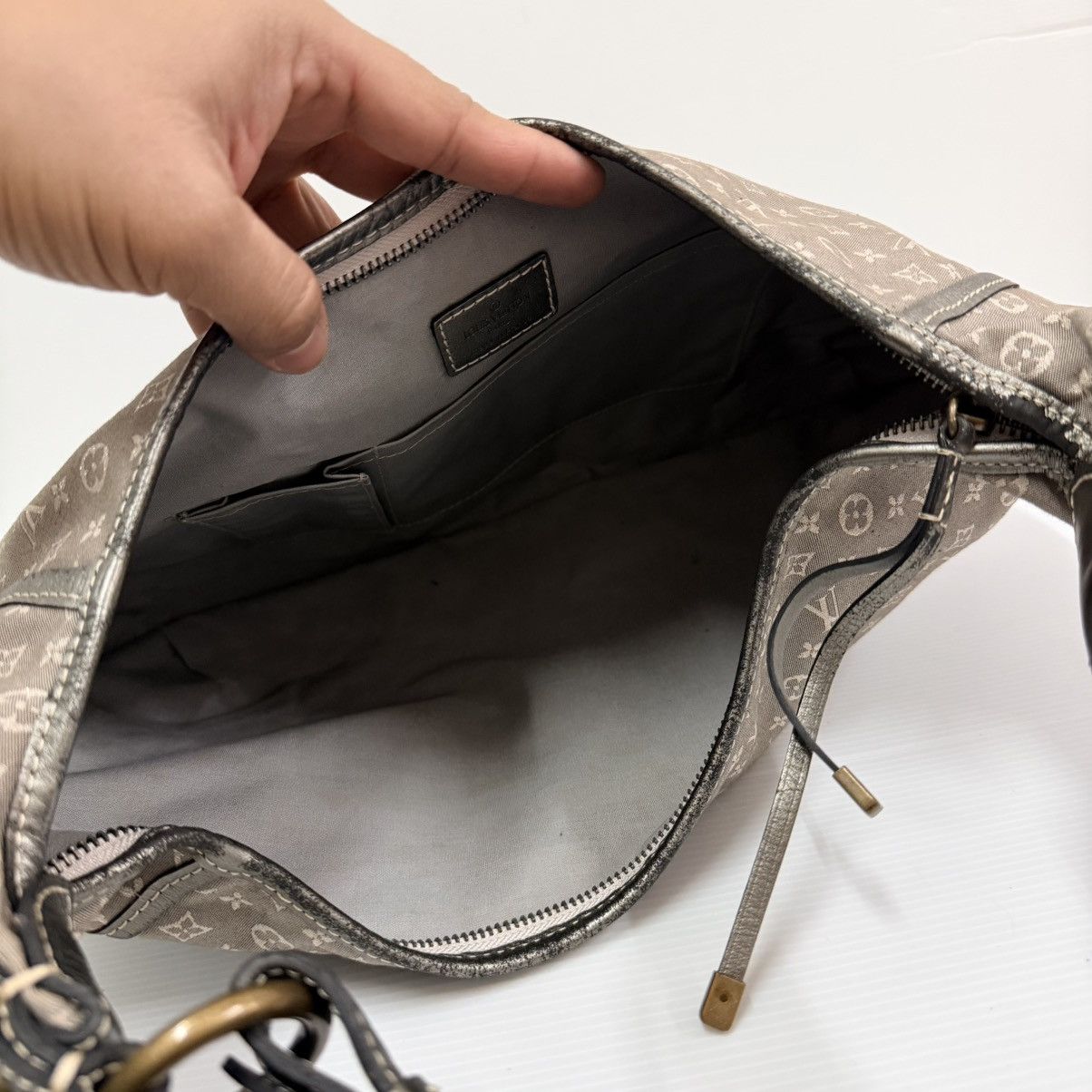 Louis Vuitton Louis Vuitton Minilin Silver Shoulder Hobo Bag Size ONE SIZE - 10 Thumbnail