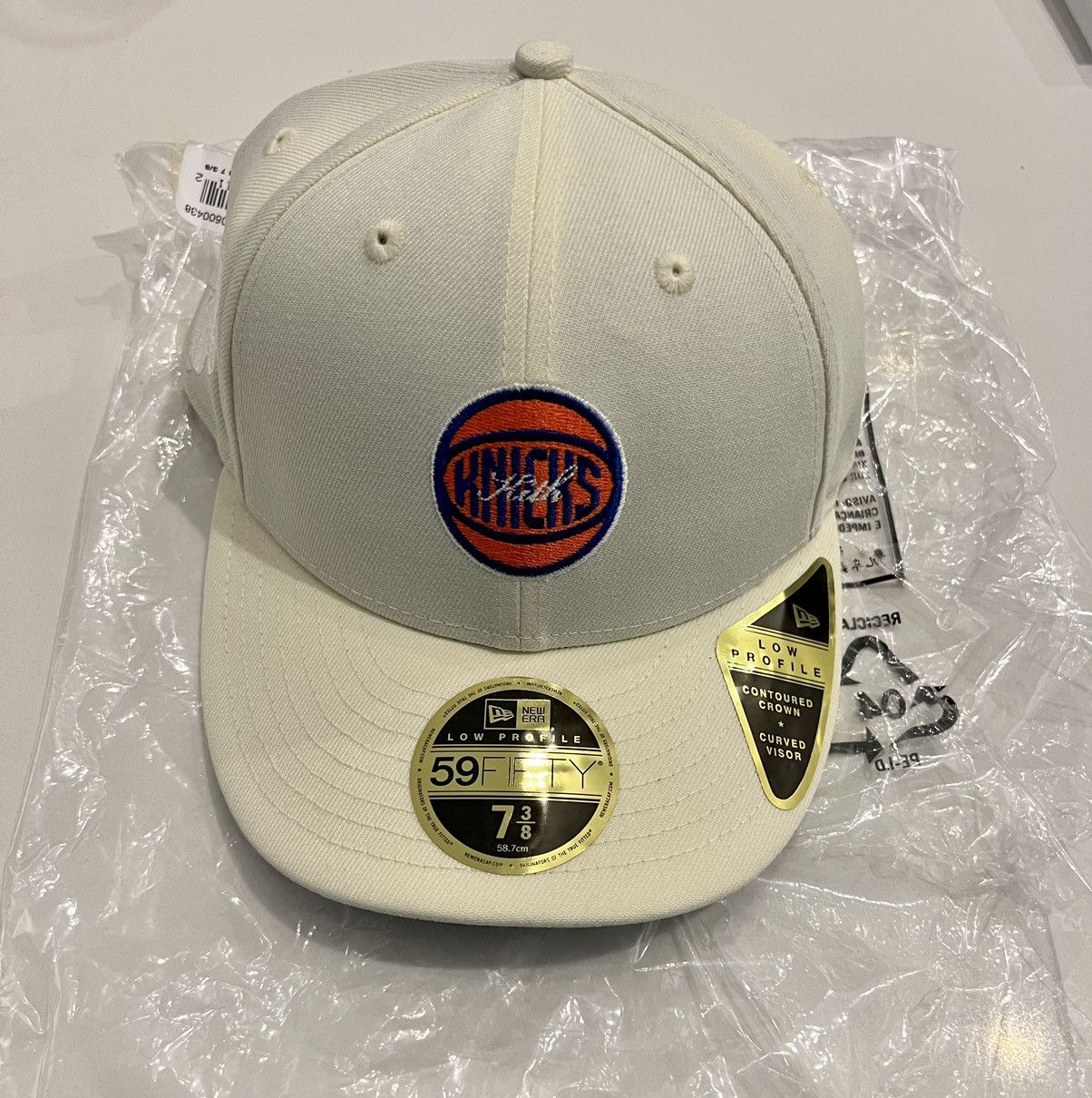 image of Kith & New Era For The New York Knicks 59Fifty Low Profile in White, Men's