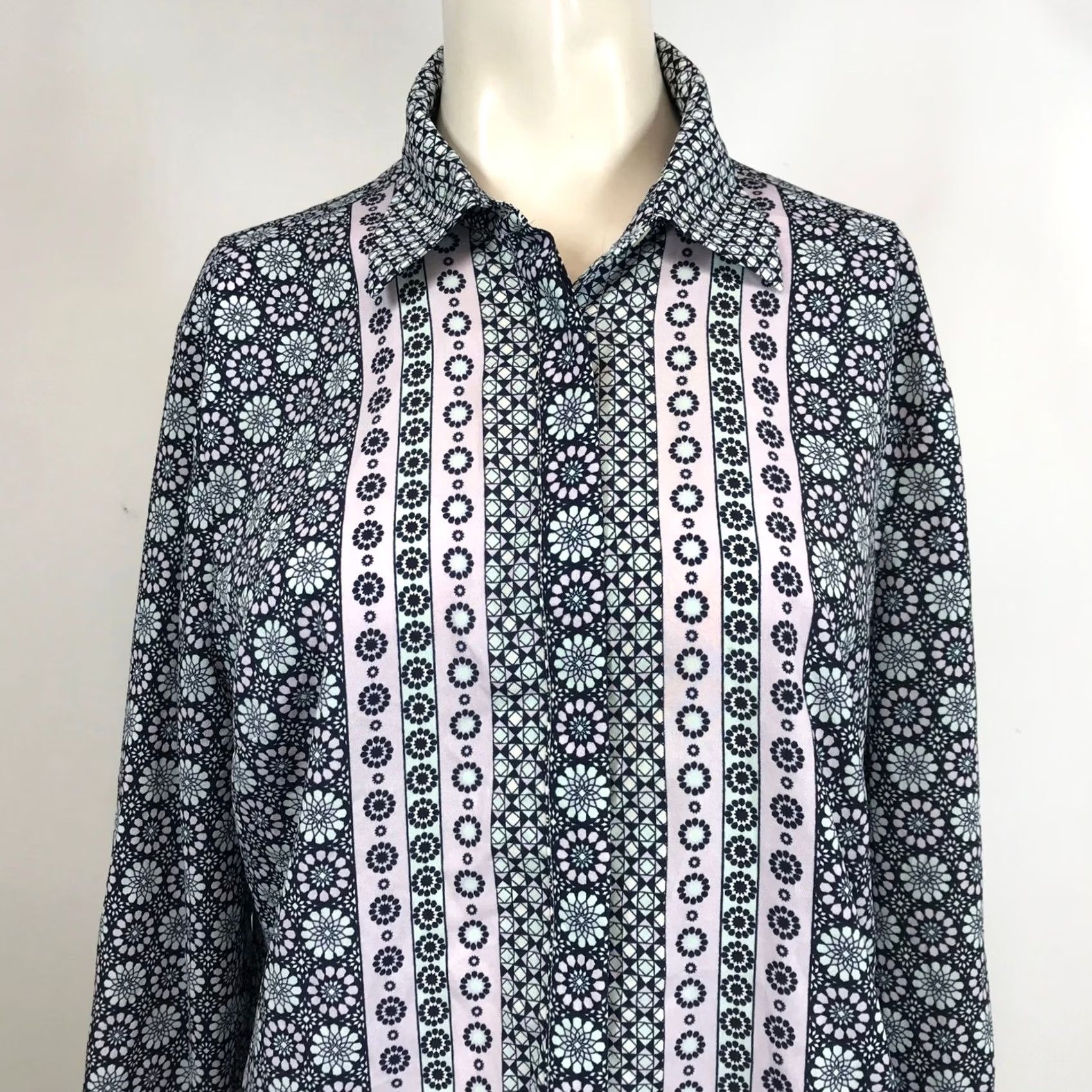Talbots Talbots Womens Button-Up Shirt L Long Sleeve Geometric Floral Print Collared Button-Down Blue Spring Fall Casual Workwear Mens Womens Girls Boys Size L / US 10 / IT 46 - 2 Thumbnail
