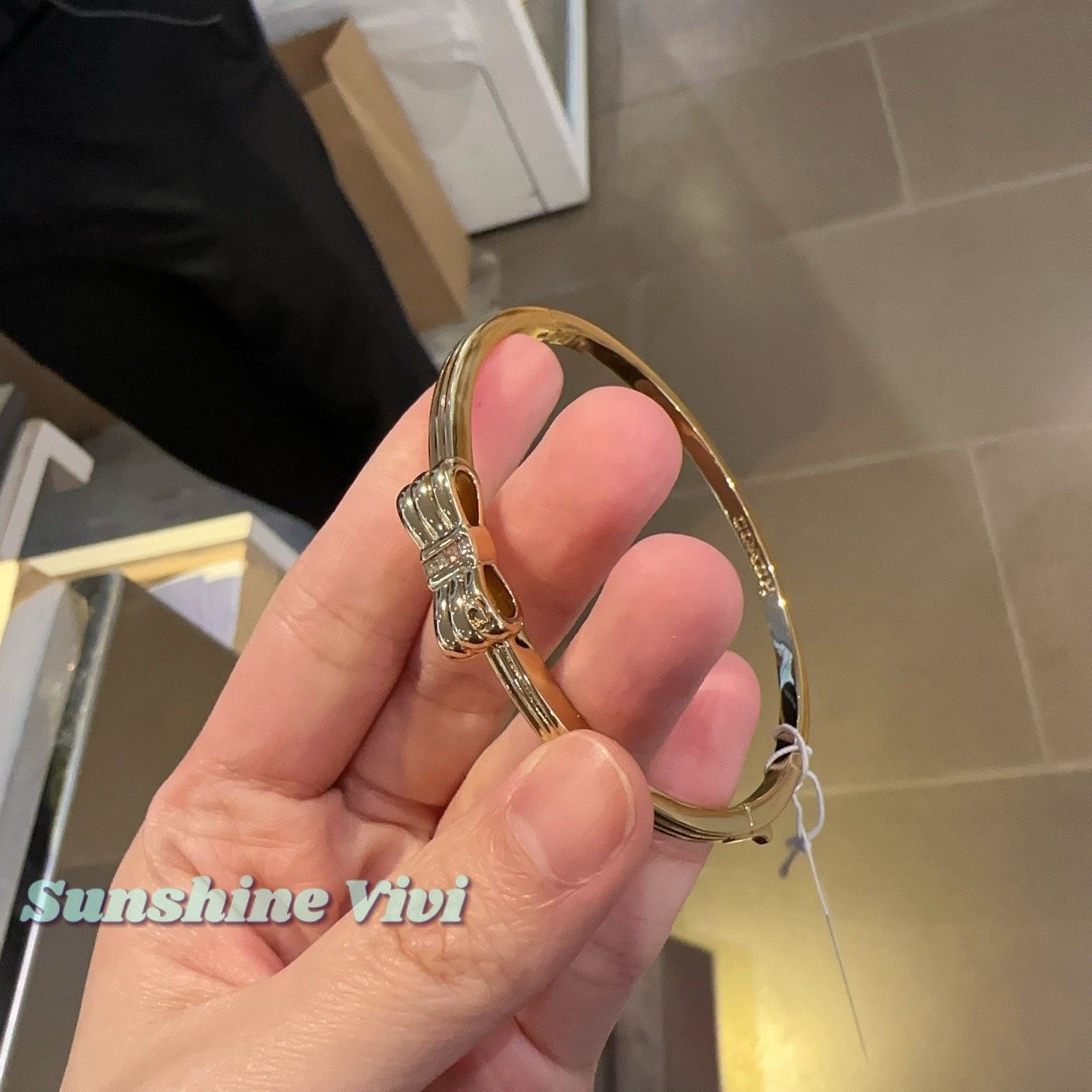 Coach NWT Coach Bow Hinged Bangle Gold Color CEM46 with dust bag Size ONE SIZE - 6 Thumbnail