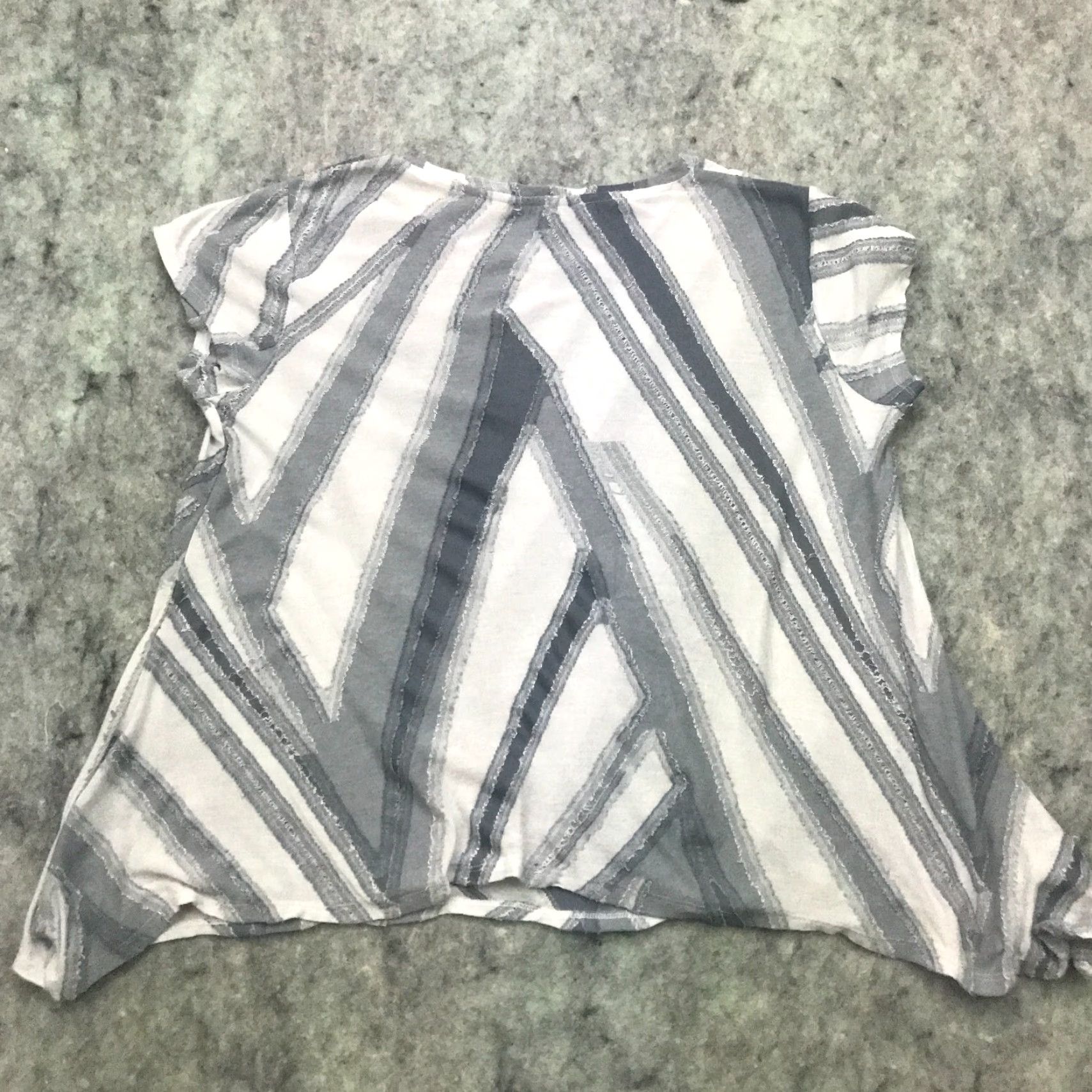 Vintage Vera Wang Simply Vera Womens Shirt Top Medium Gray Geometric Flowy Swing Top Blouse Size M / US 6-8 / IT 42-44 - 5 Thumbnail