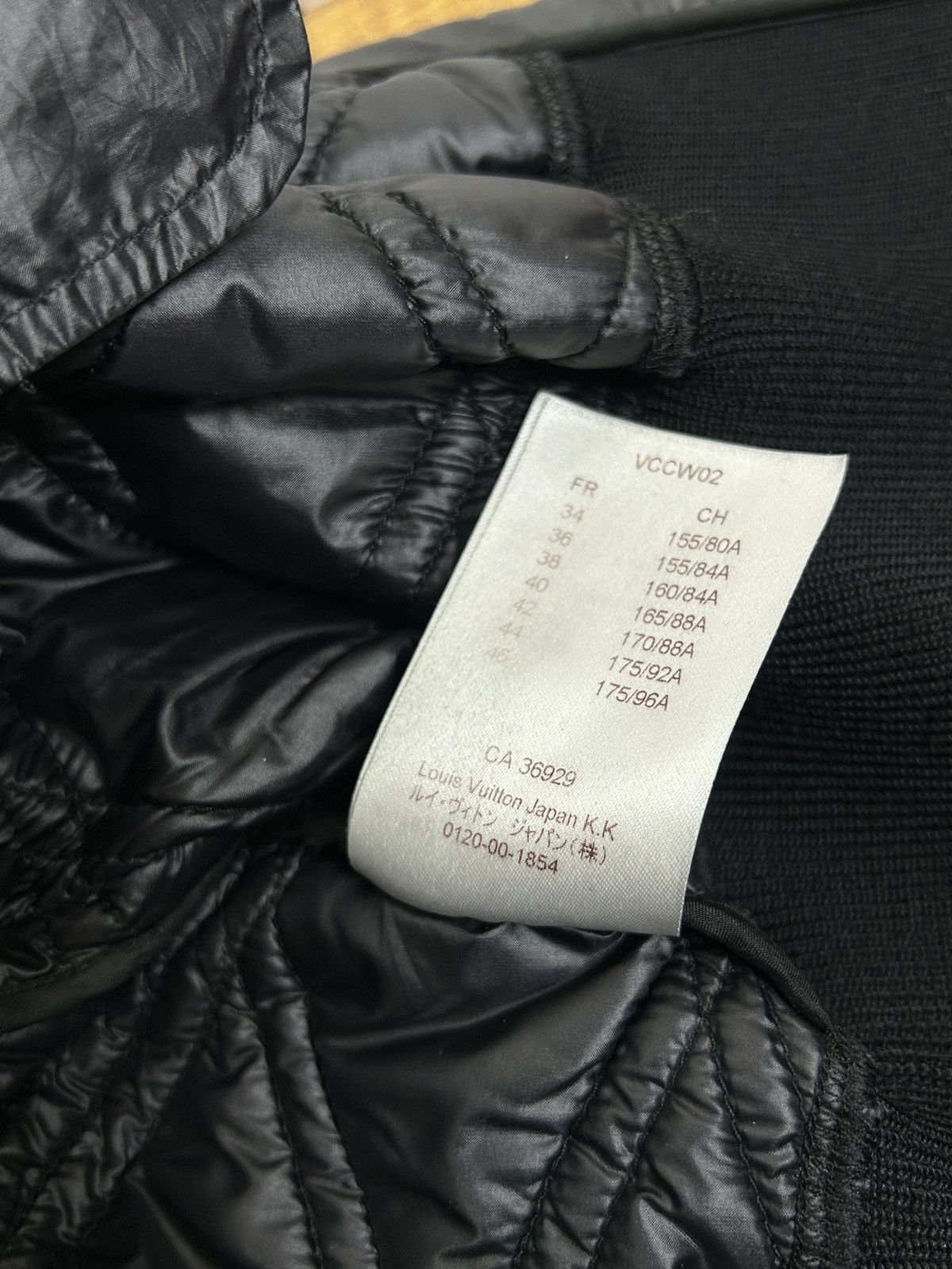 Louis Vuitton Louis Vuitton FW17 Ribbed Waist Quilted Jacket Black 40 Size S / US 4 / IT 40 - 13 Thumbnail