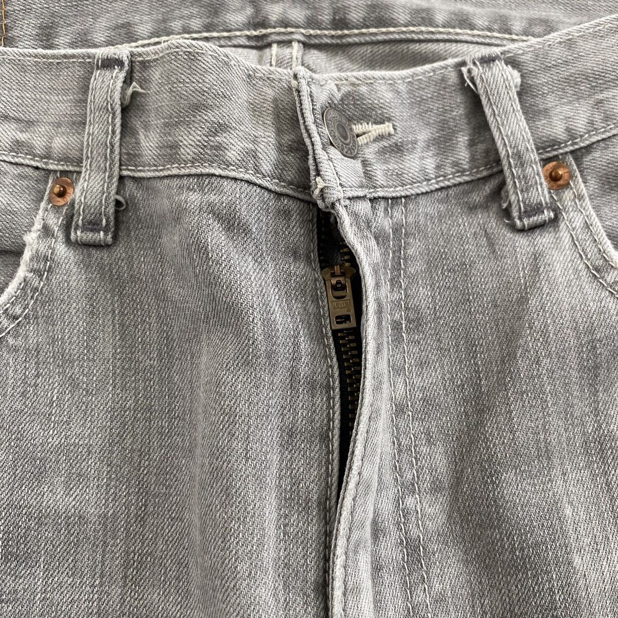 Levi's Vintage 2004 Levis 505 Light Grey Denim Jeans Size US 35 - 10 Thumbnail