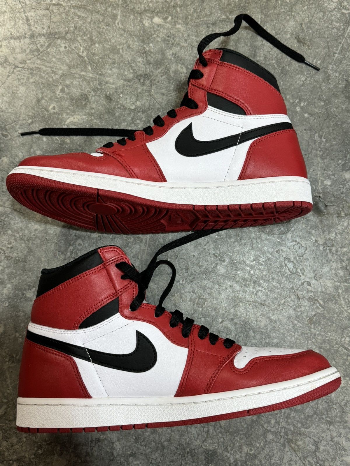 Jordan Brand × Nike Jordan 1 Chicago Size US 10.5 / EU 43-44 - 2 Thumbnail