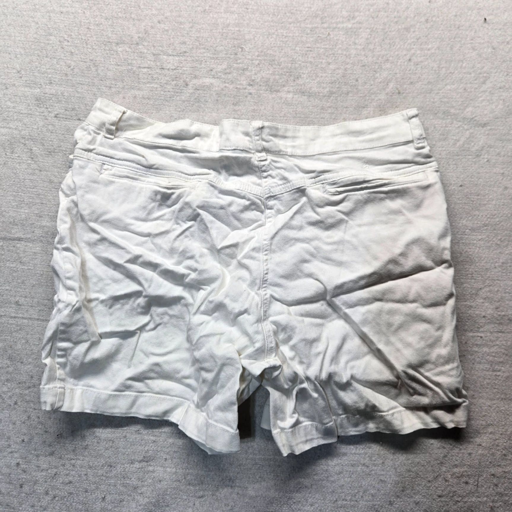 Vintage ATIVA Golf Bermuda Shorts Women Size 10 White Adult Casual Polyester Golf Shorts Womens Size 32" / US 10 / IT 46 - 7 Thumbnail