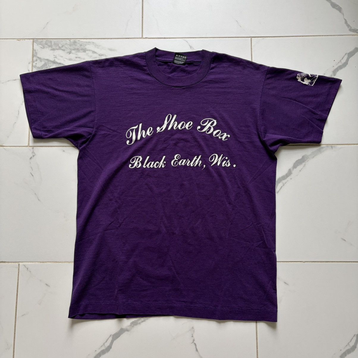 Fruit Of The Loom Vintage 1990s 90s Nike Huarache Promo The Shoe Box T Shirt L Size US L / EU 52-54 / 3 - 1 Thumbnail