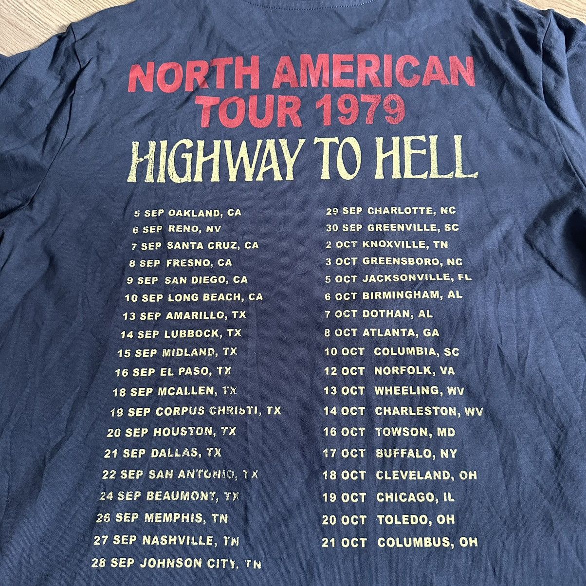 AC/DC × Band Tees × Gap GAP AC/DC 1979 Tour Graphic T-Shirt Size US S / EU 44-46 / 1 - 5 Thumbnail