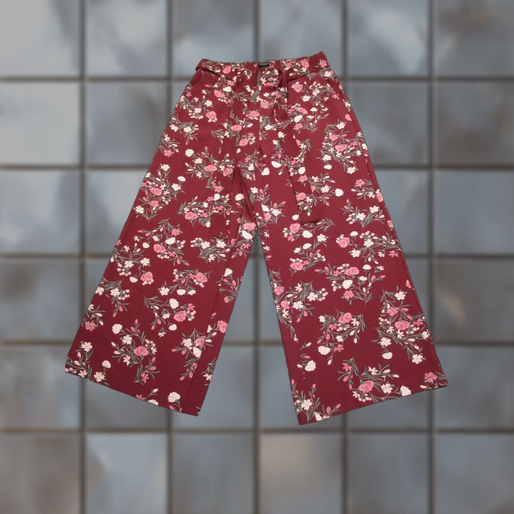 Torrid Torrid Dress Pants Womens 1 Red Floral Wide Leg Belted Elastic Waist Pull On Size 25" / US 0 / IT 36 - 1 Thumbnail