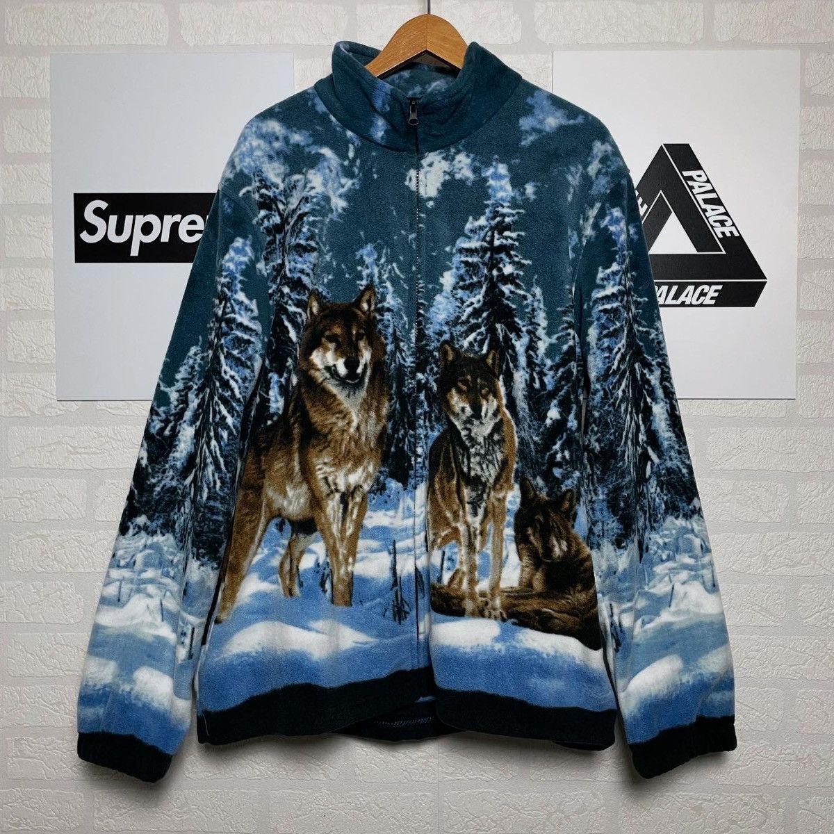 Japanese Brand Vintage Atlas for Men Nature Wolfs Overprint Fleece Jacket Size US XL / EU 56 / 4 - 1 Thumbnail