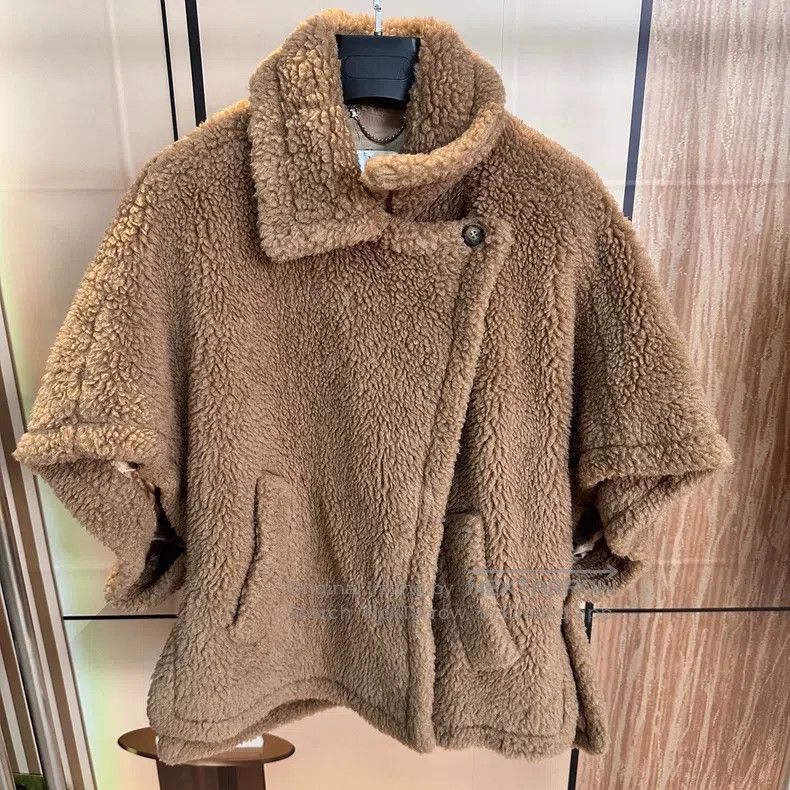 Max Mara Max Mara one-size-fits-all Camel Cashmere Teddy Cloak Coat Size M / US 6-8 / IT 42-44 - 1 Thumbnail