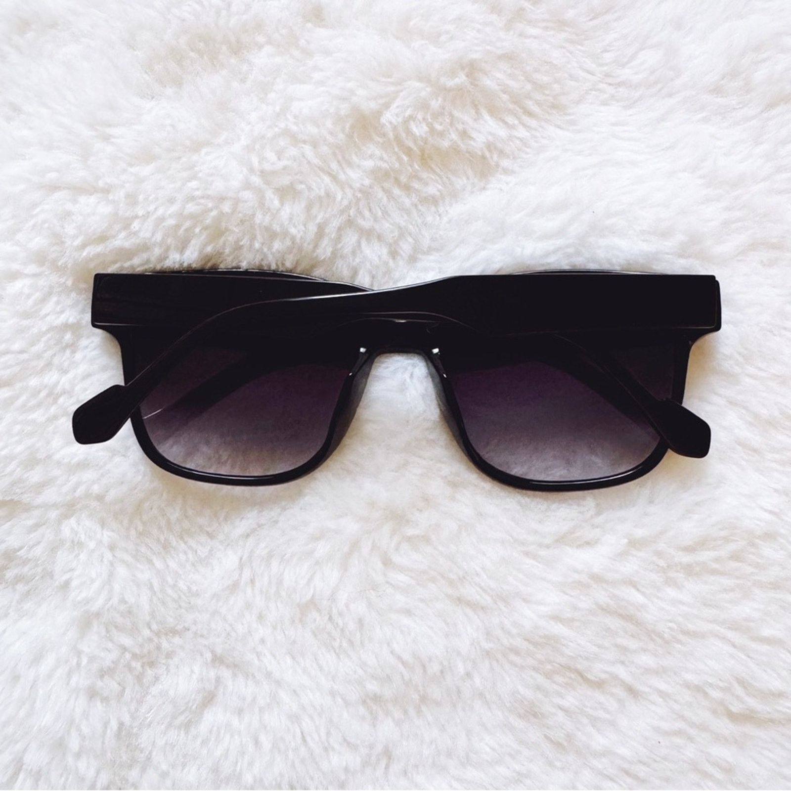 Other Octavia Black Oversized Chic Sunglasses Size ONE SIZE - 8 Thumbnail
