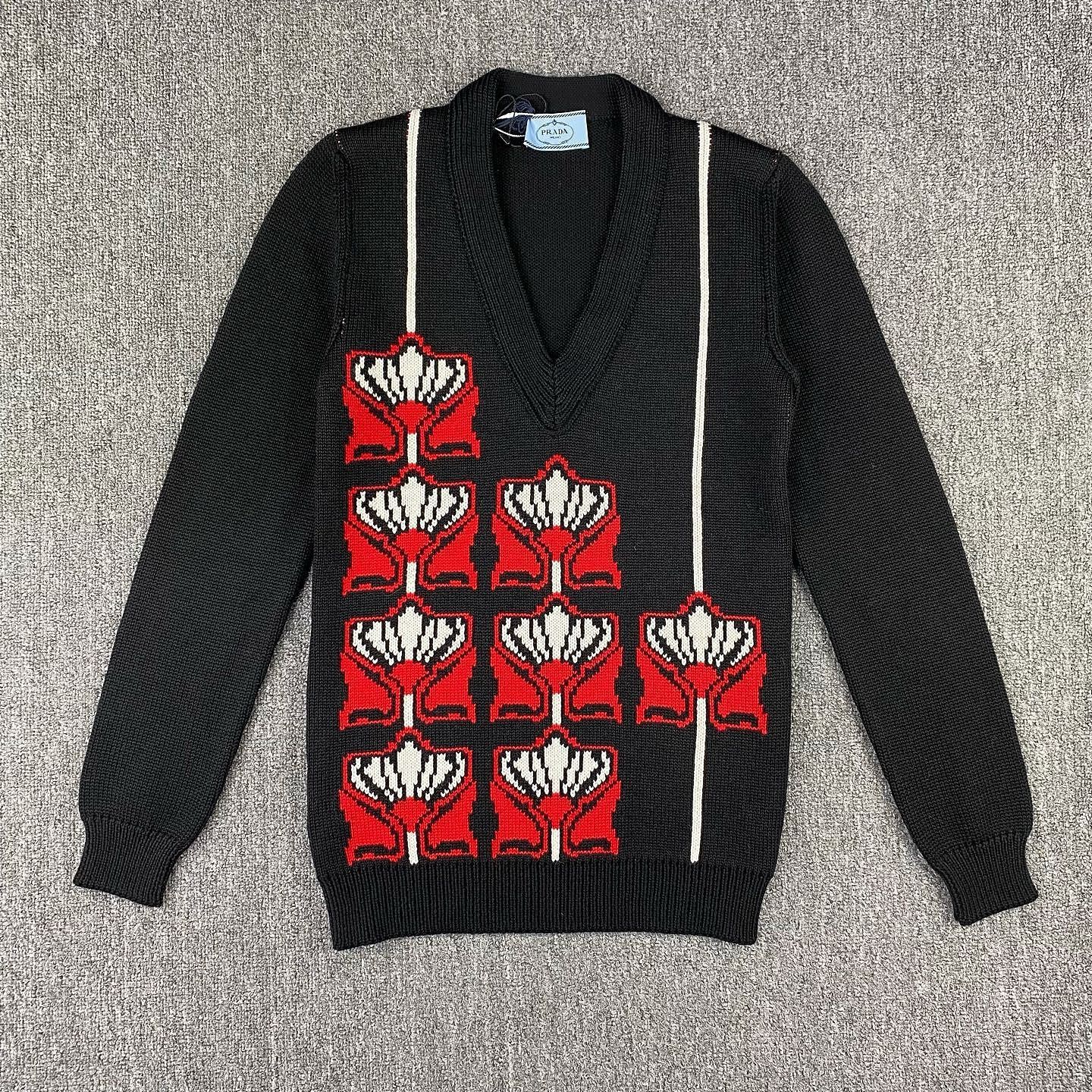 Prada Prada Lily Print V-Neck Sweater Size 38 Size XS / US 0-2 / IT 36-38 - 1 Thumbnail