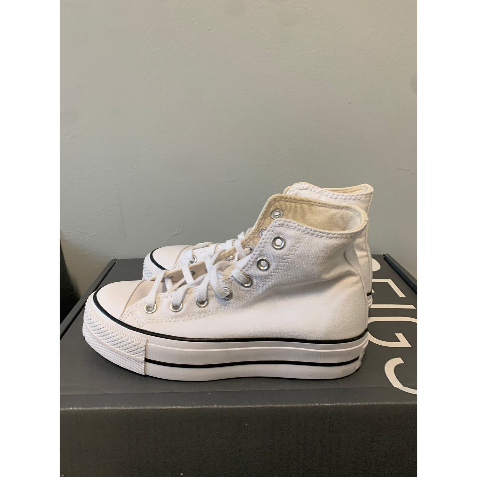 Converse Converse Chuck Taylor Hi Platform White Black Women's Size 7 Size US 7 / IT 37 - 4 Thumbnail