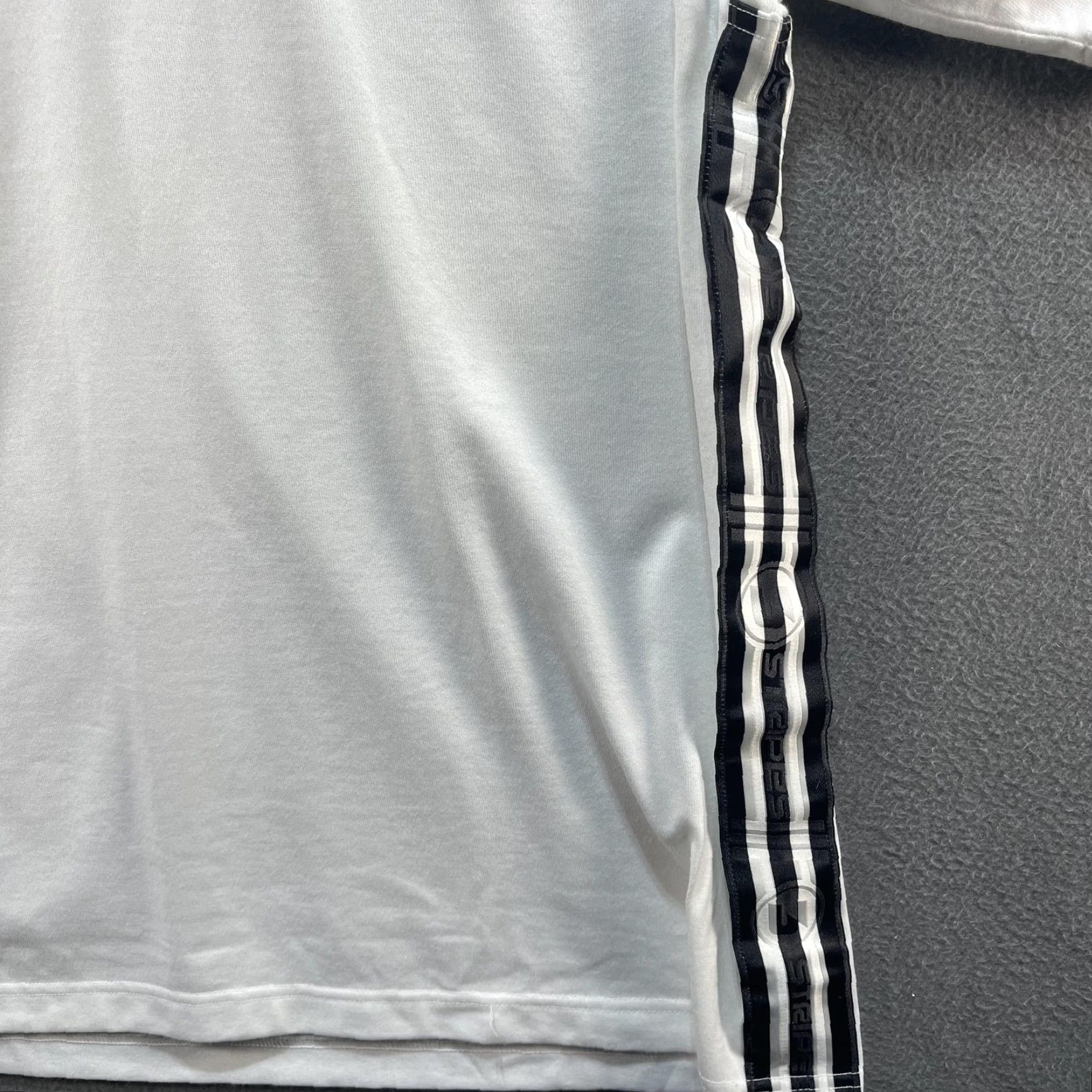 Adidas Adidas Shirt Mens Medium White Black V Neck Three Stripes Athletic 2000s Y2K Shirt Mens White Black V-Neck Three Stripes Adidas Size US M / EU 48-50 / 2 - 4 Thumbnail