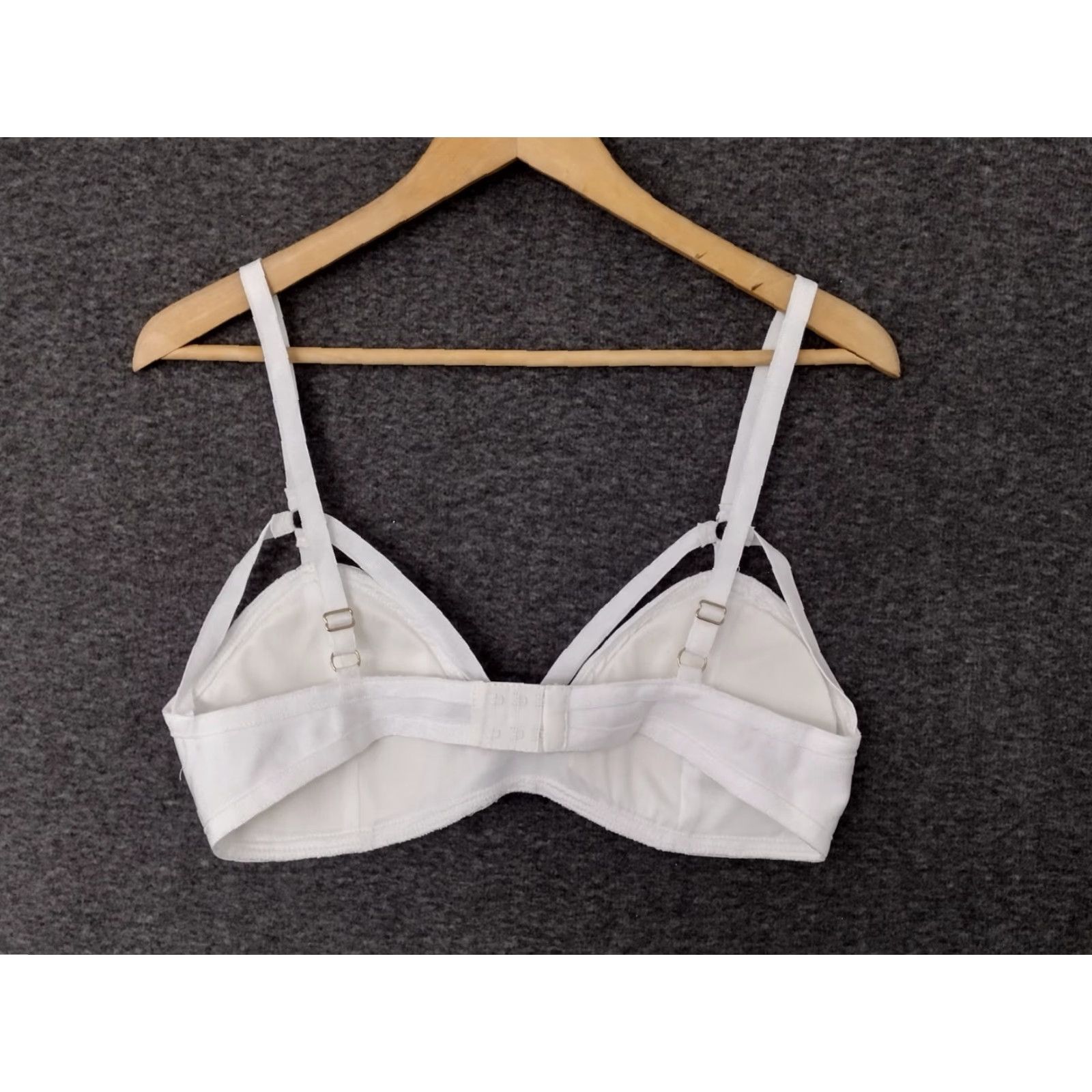 Vintage Codigo Sexy Strappy White Women's Bra Size L - Codigo Bra Strappy White Lip? Size ONE SIZE - 2 Thumbnail