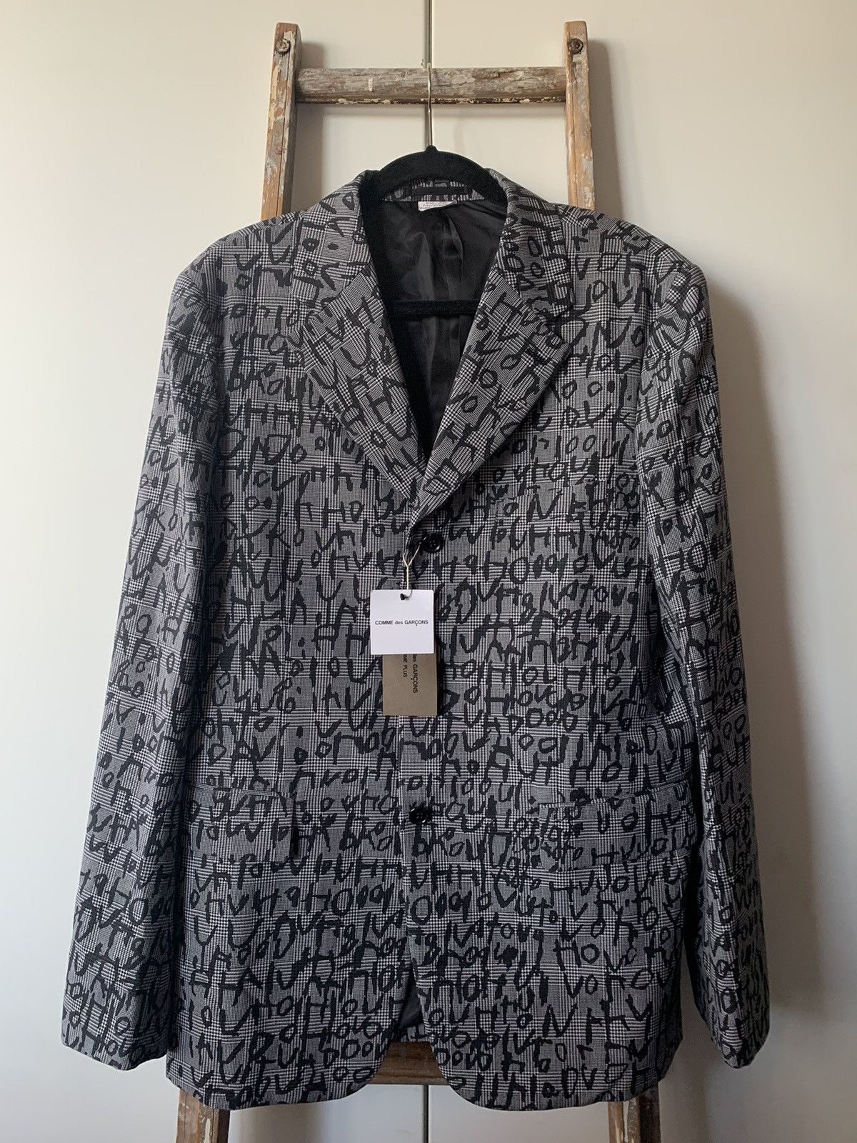 Comme des Garcons Homme Plus COMME DES GARÇONS HOMME PLUS EDWARD GOSS TEXT PRINT BLAZER Size US XL / EU 56 / 4 - 1 Thumbnail
