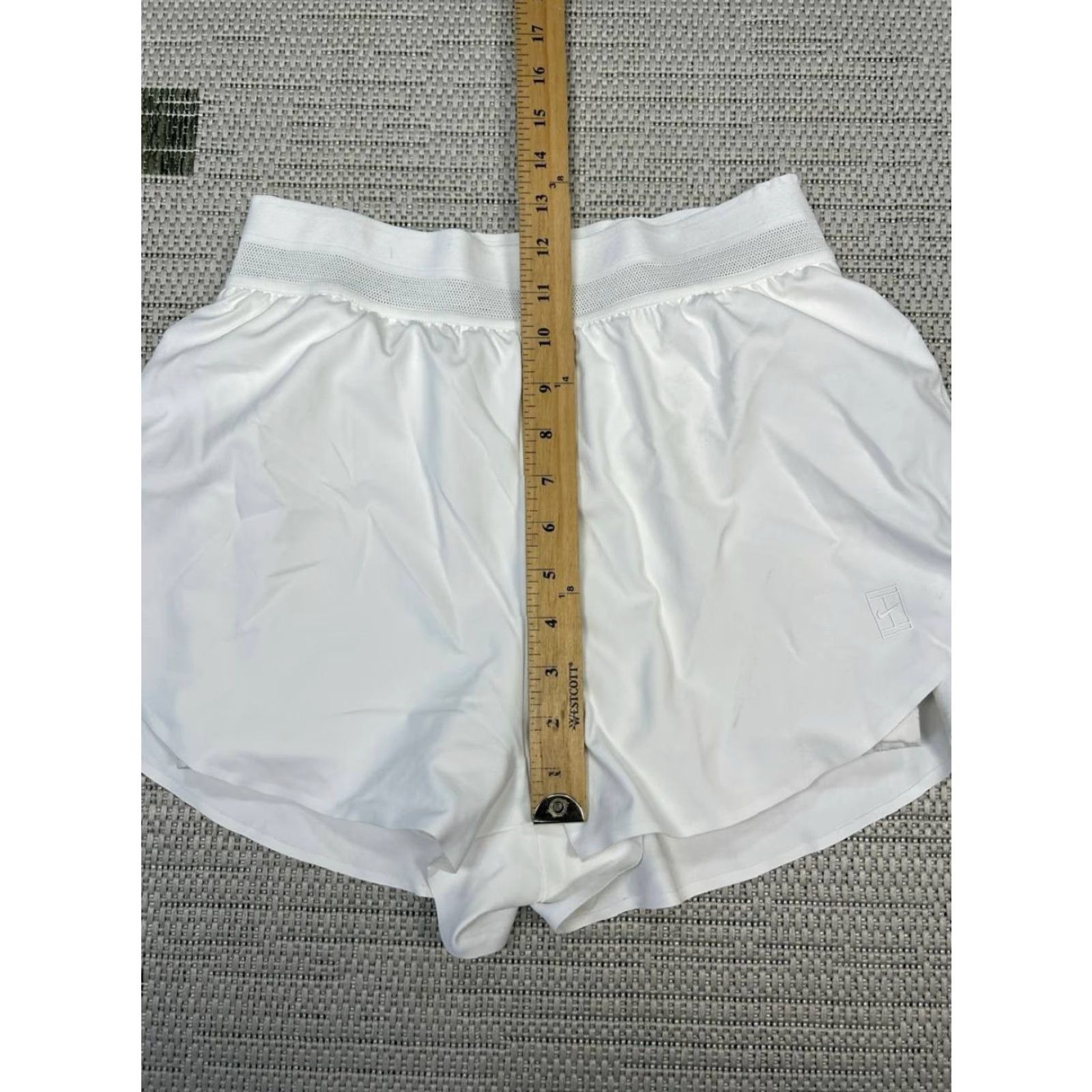 Nike Nike Athletic Short Women Small White Stretch Dri Fit High Rise Moisture Wicking Size 28" / US 6 / IT 42 - 4 Thumbnail