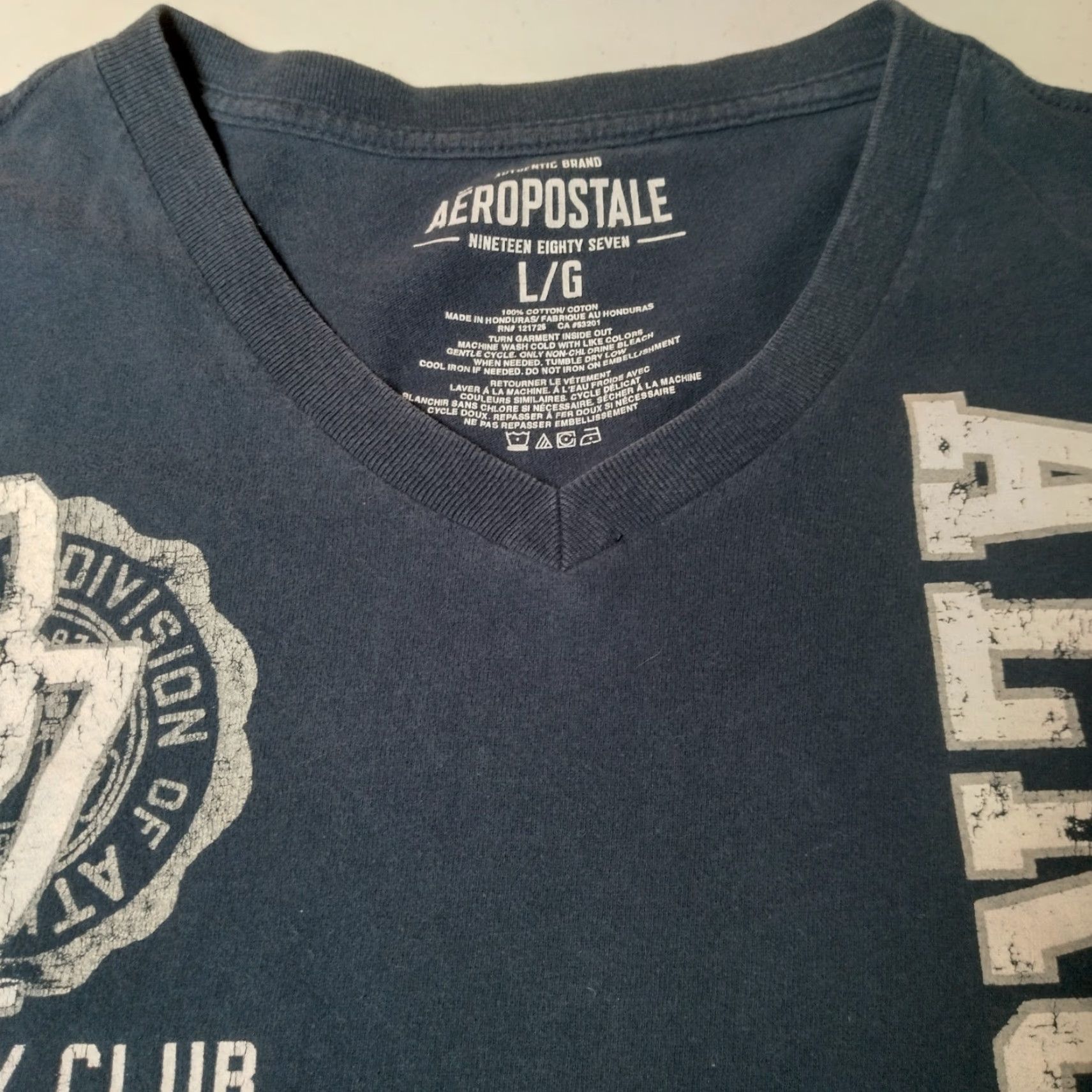 Aeropostale VINTAGE Aeropostale Shirt Men L Navy Blue V Neck Single Stitch Varsity Club Finals T-Shirt Mens Size US L / EU 52-54 / 3 - 6 Thumbnail