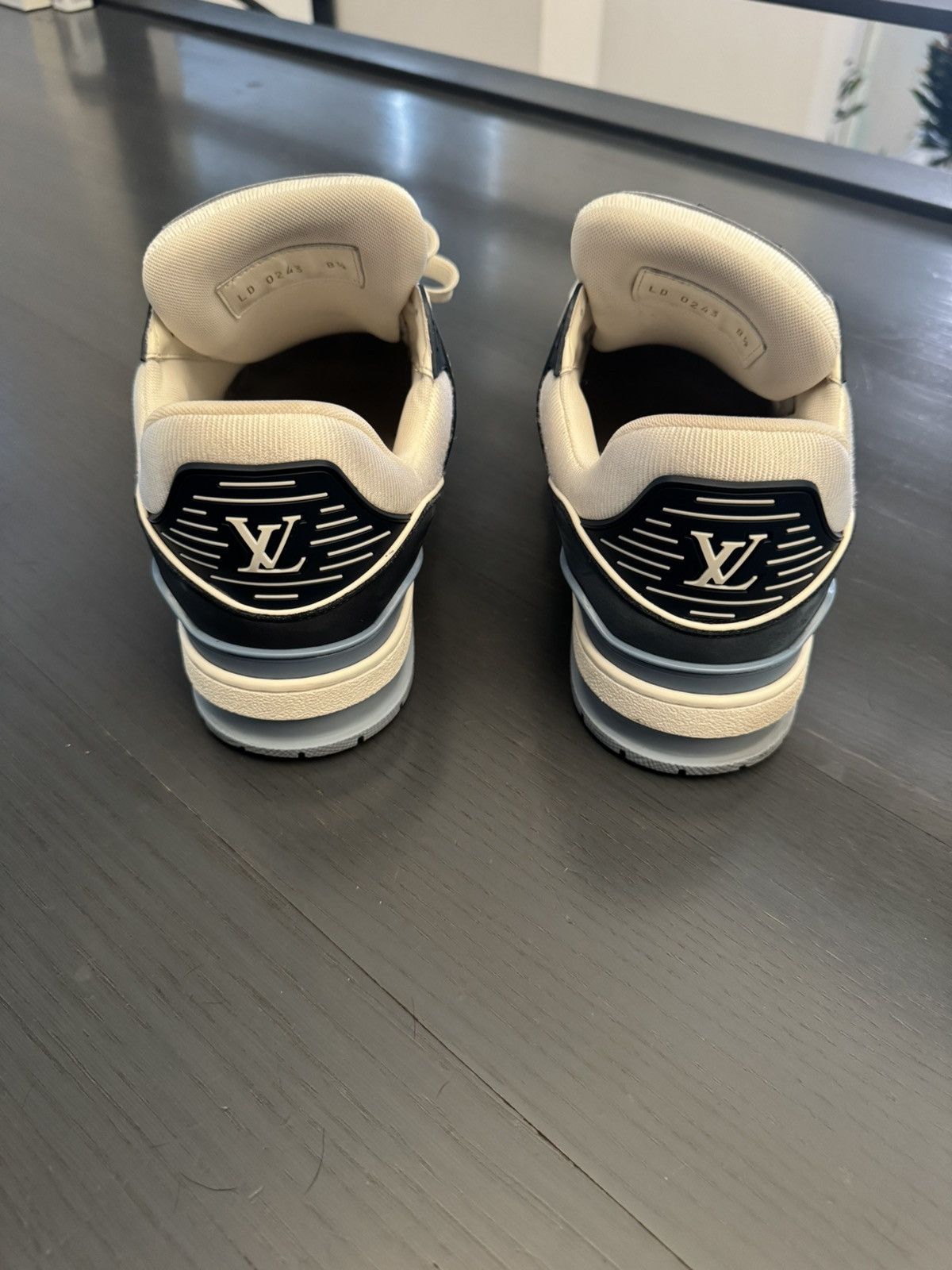 Louis Vuitton LV Trainer Sneaker White/Bleu Size US 8.5 / EU 41-42 - 2 Thumbnail