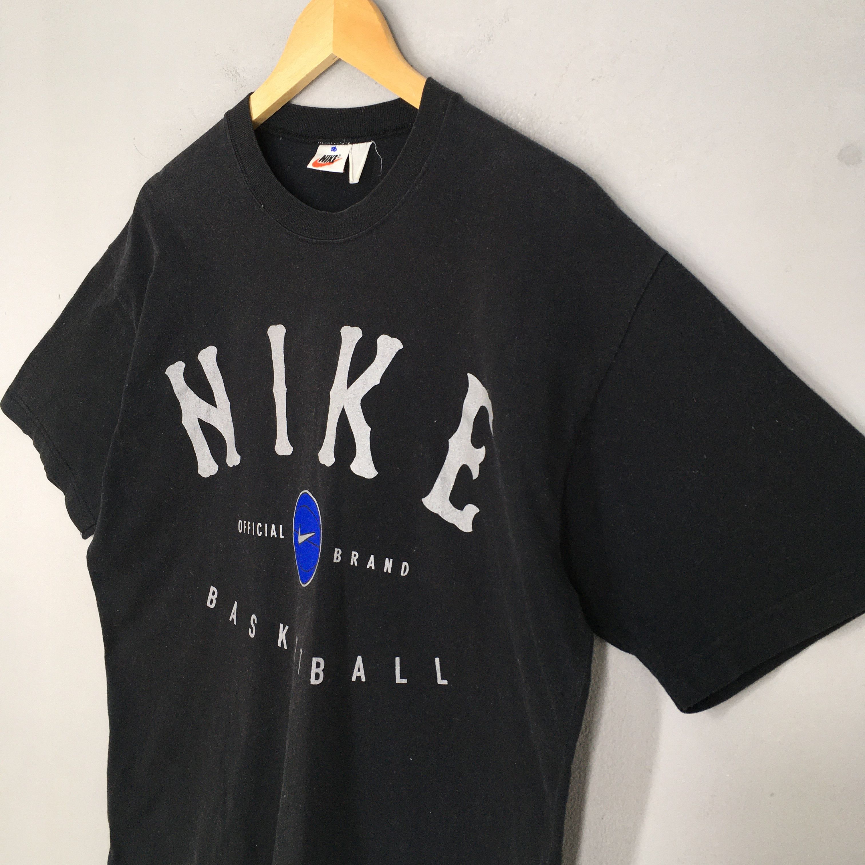 Nike × Vintage Vintage 90's Nike Swoosh Basketball Tshirt Medium Size US M / EU 48-50 / 2 - 4 Thumbnail