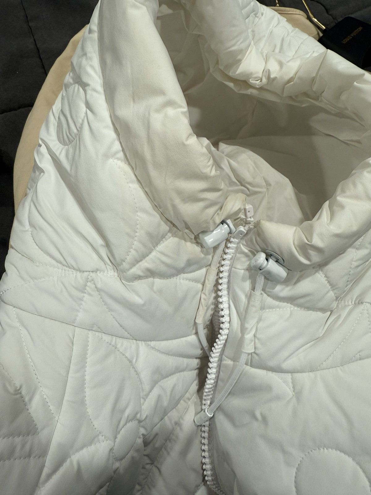 Louis Vuitton Louis Vuitton White Flower Quilted Puffer Hooded Jacket Size US S / EU 44-46 / 1 - 5 Thumbnail