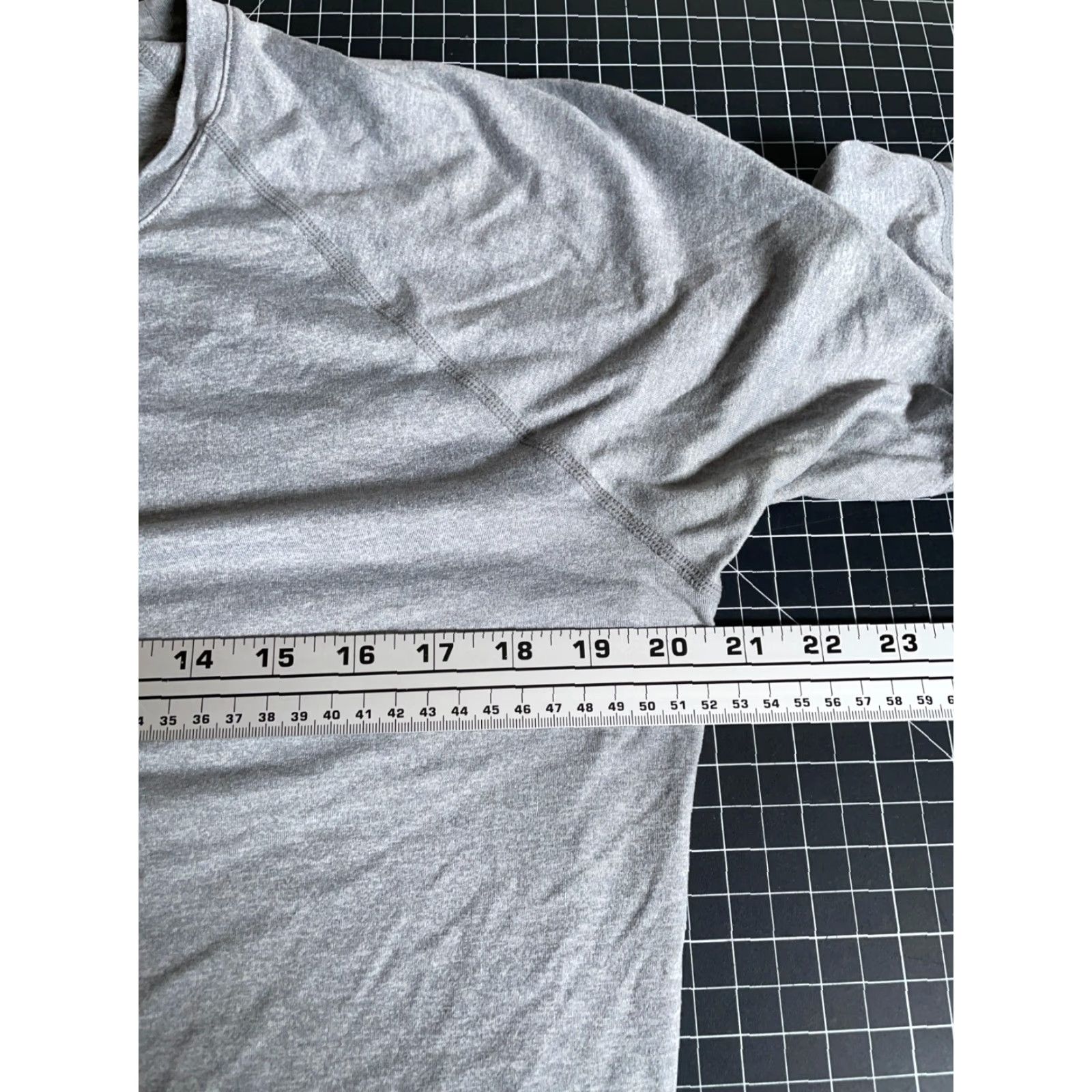 Rhone Rhone Reign T-Shirt Adult Medium Gray Performance Gym Training Stretch Size US M / EU 48-50 / 2 - 5 Thumbnail