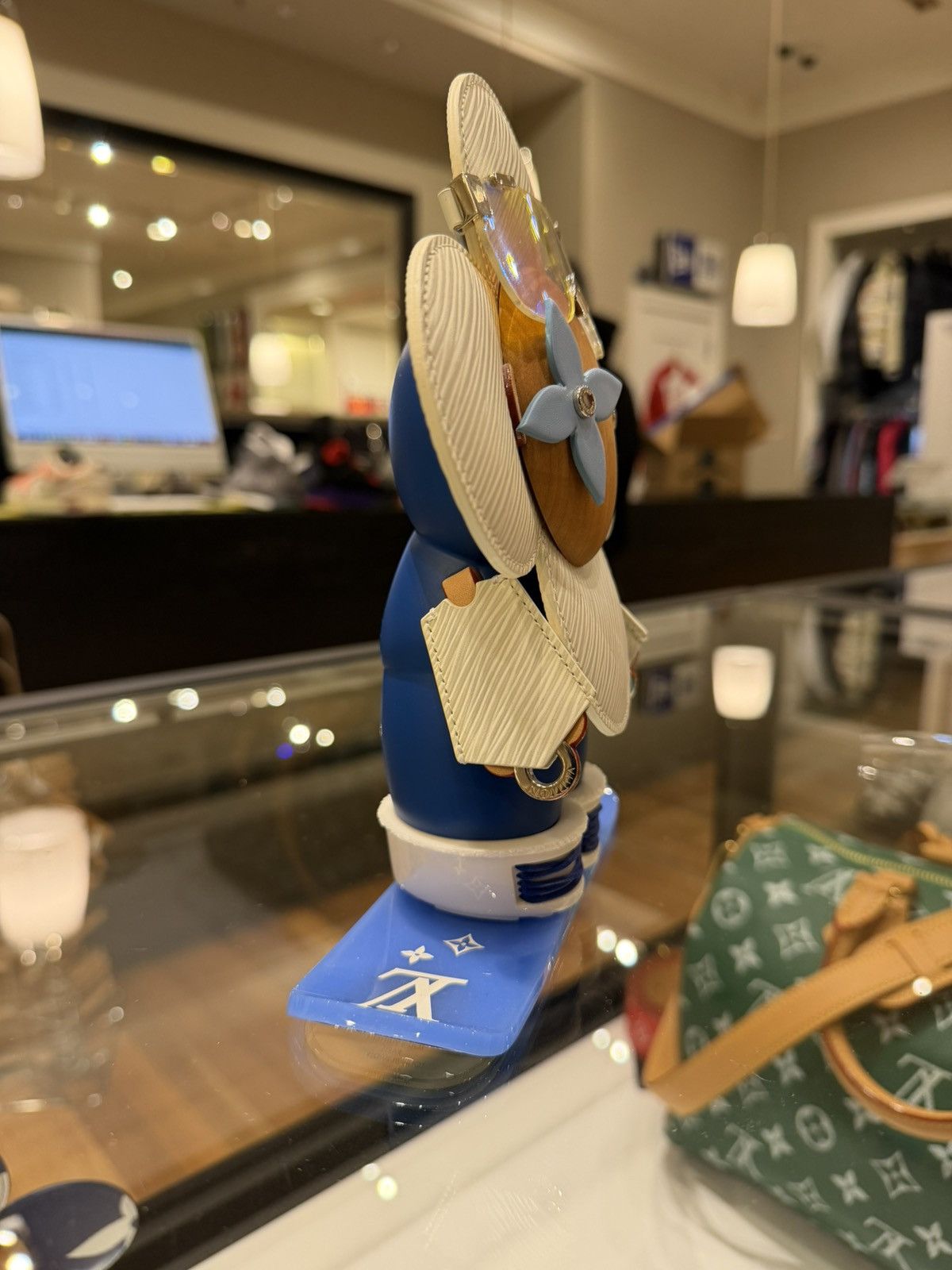 Louis Vuitton Louis Vuitton Snowboard Vivienne Figurine Size ONE SIZE - 4 Thumbnail
